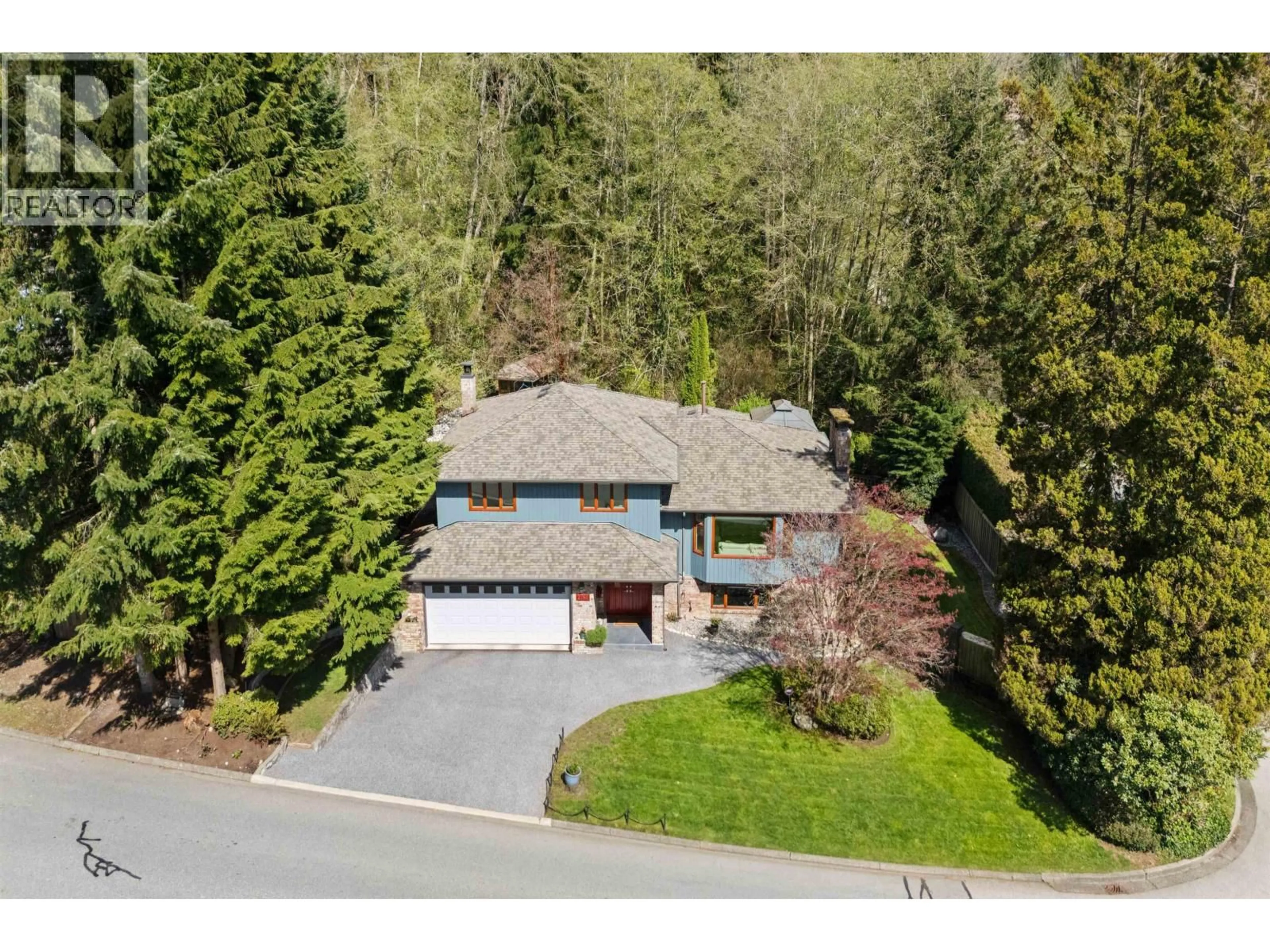 A pic from outside/outdoor area/front of a property/back of a property/a pic from drone, unknown for 2760 WALPOLE CRESCENT, North Vancouver British Columbia V7H2K7