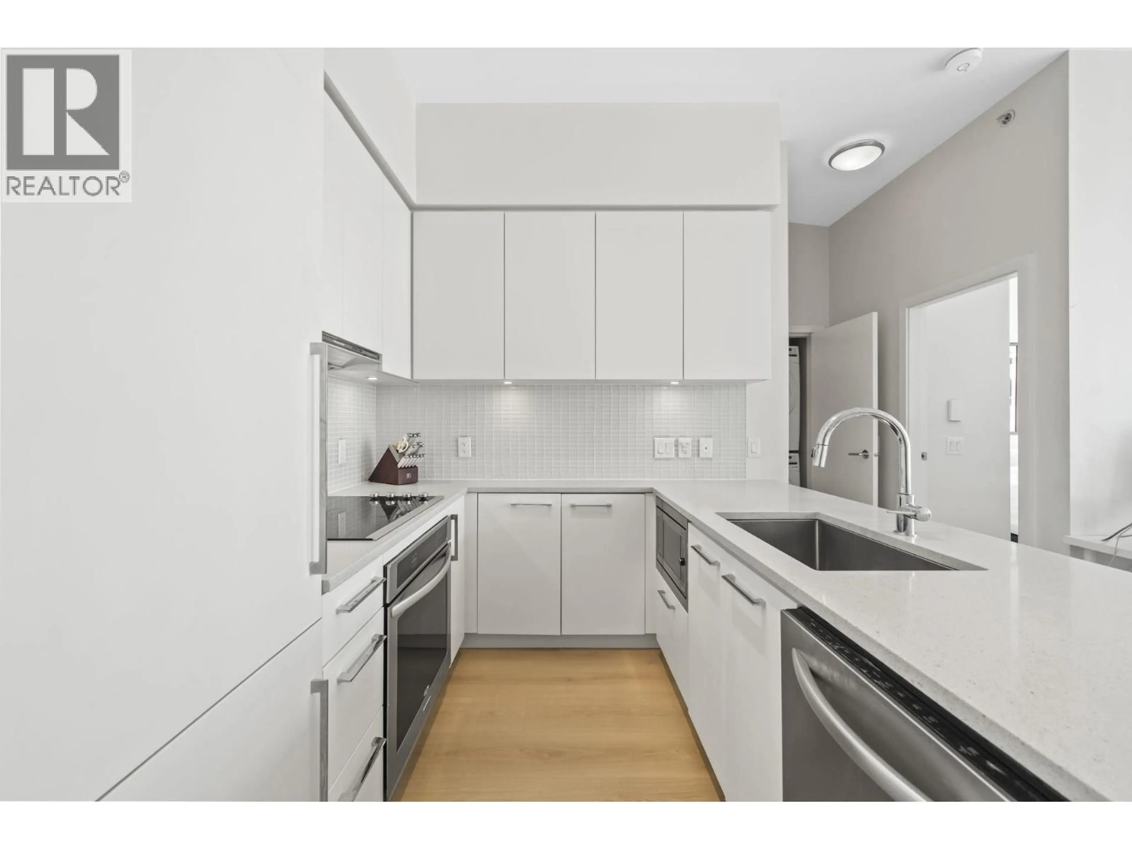 Standard kitchen, unknown for 601 - 668 COLUMBIA STREET, New Westminster British Columbia V3M1A9