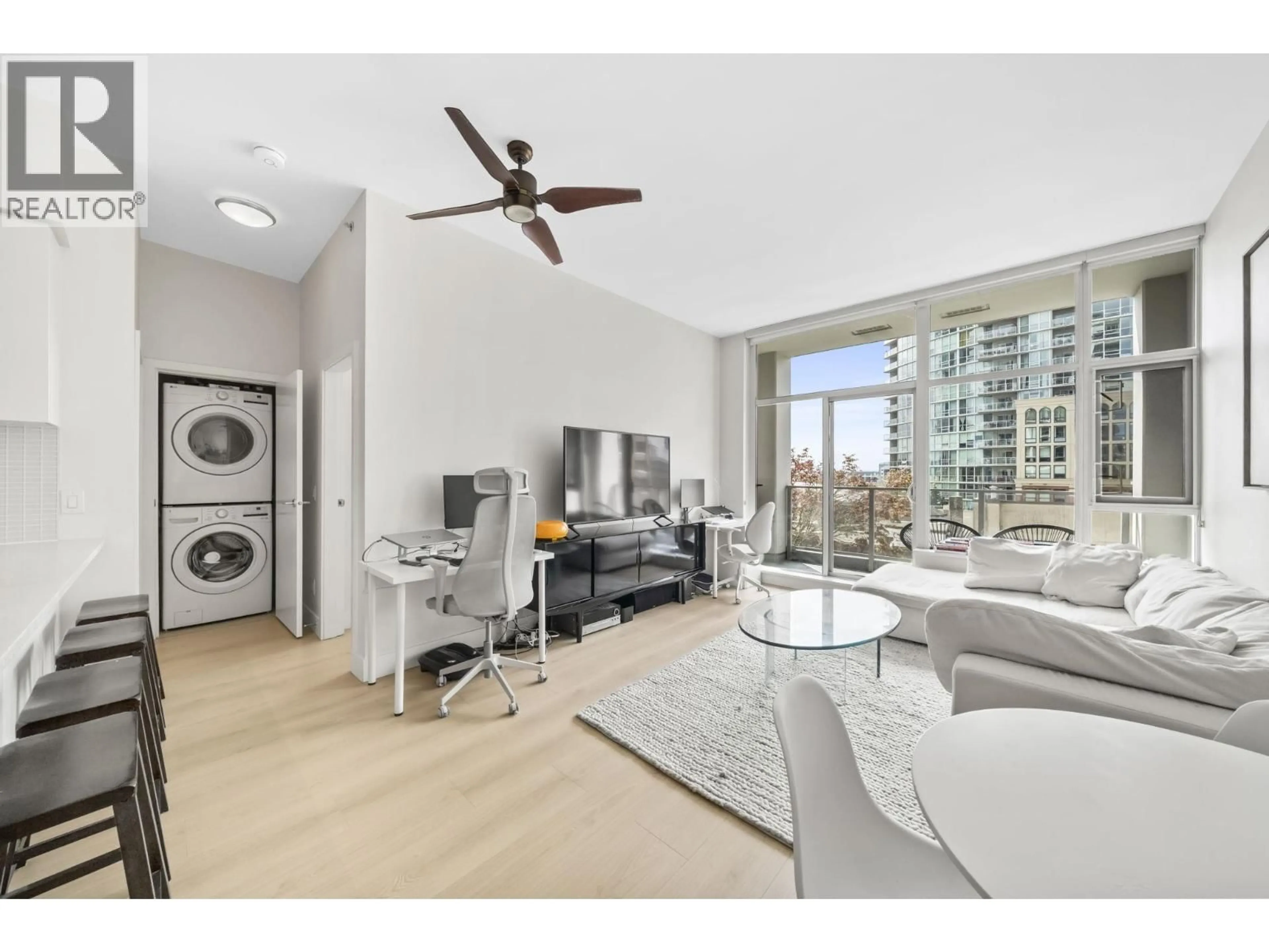 Living room with furniture, unknown for 601 - 668 COLUMBIA STREET, New Westminster British Columbia V3M1A9