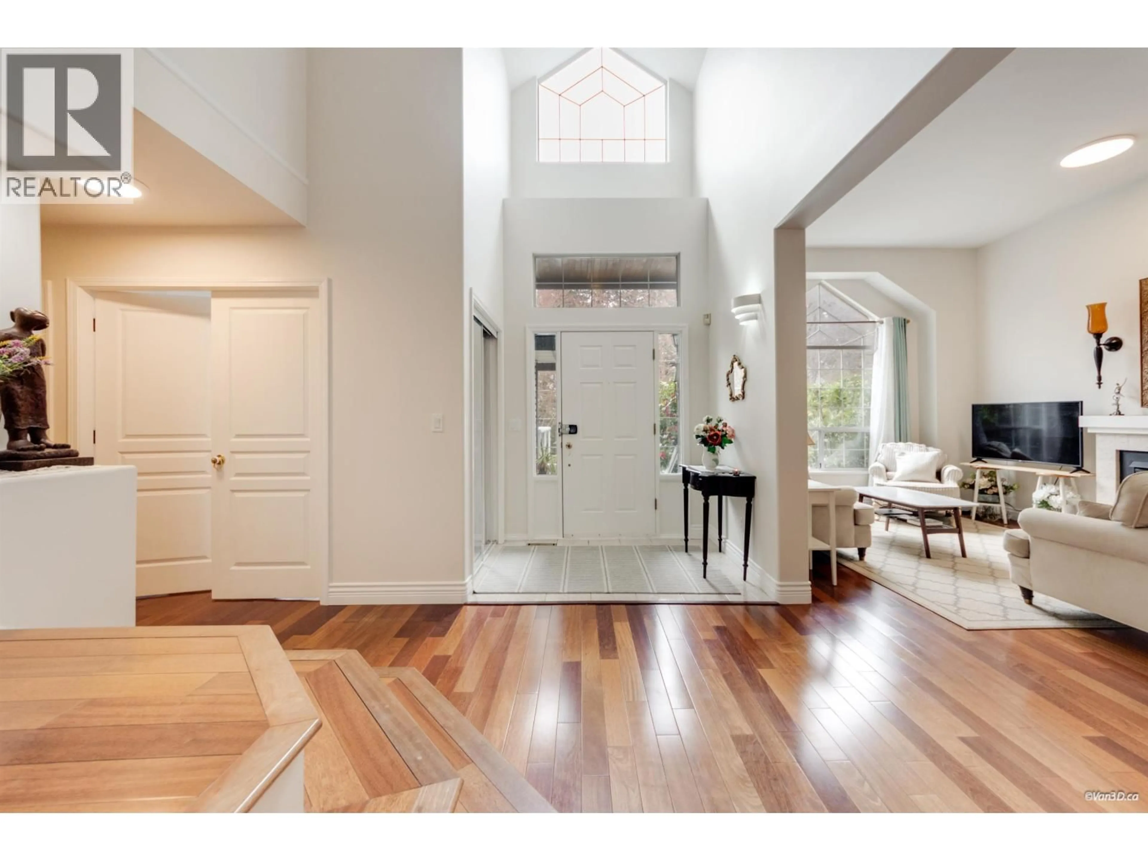 Indoor entryway for 128 PARKSIDE DRIVE, Port Moody British Columbia V3H4X5