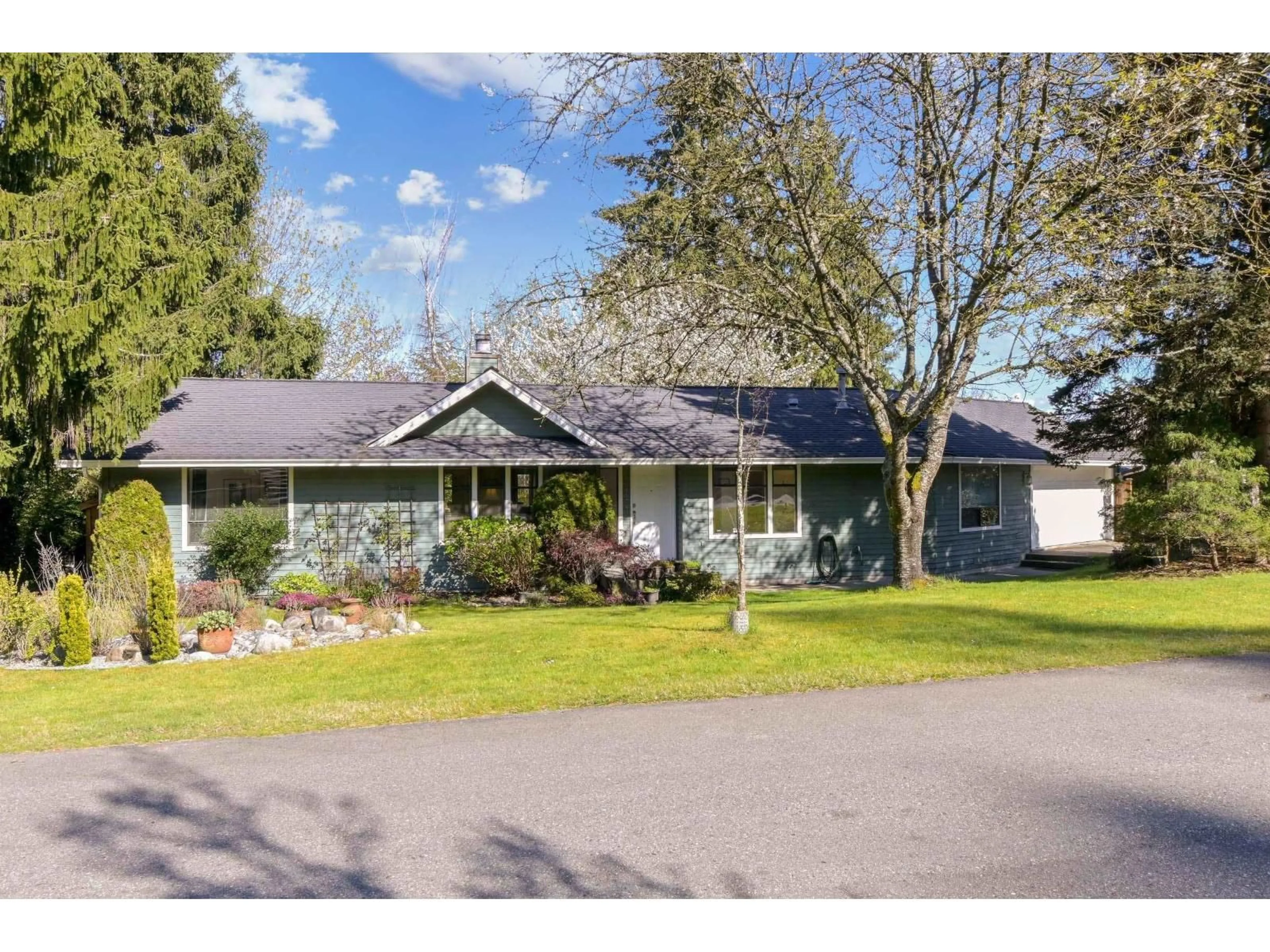 A pic from outside/outdoor area/front of a property/back of a property/a pic from drone, street for 15342 KILLARNEY COURT, Surrey British Columbia V3S6P9
