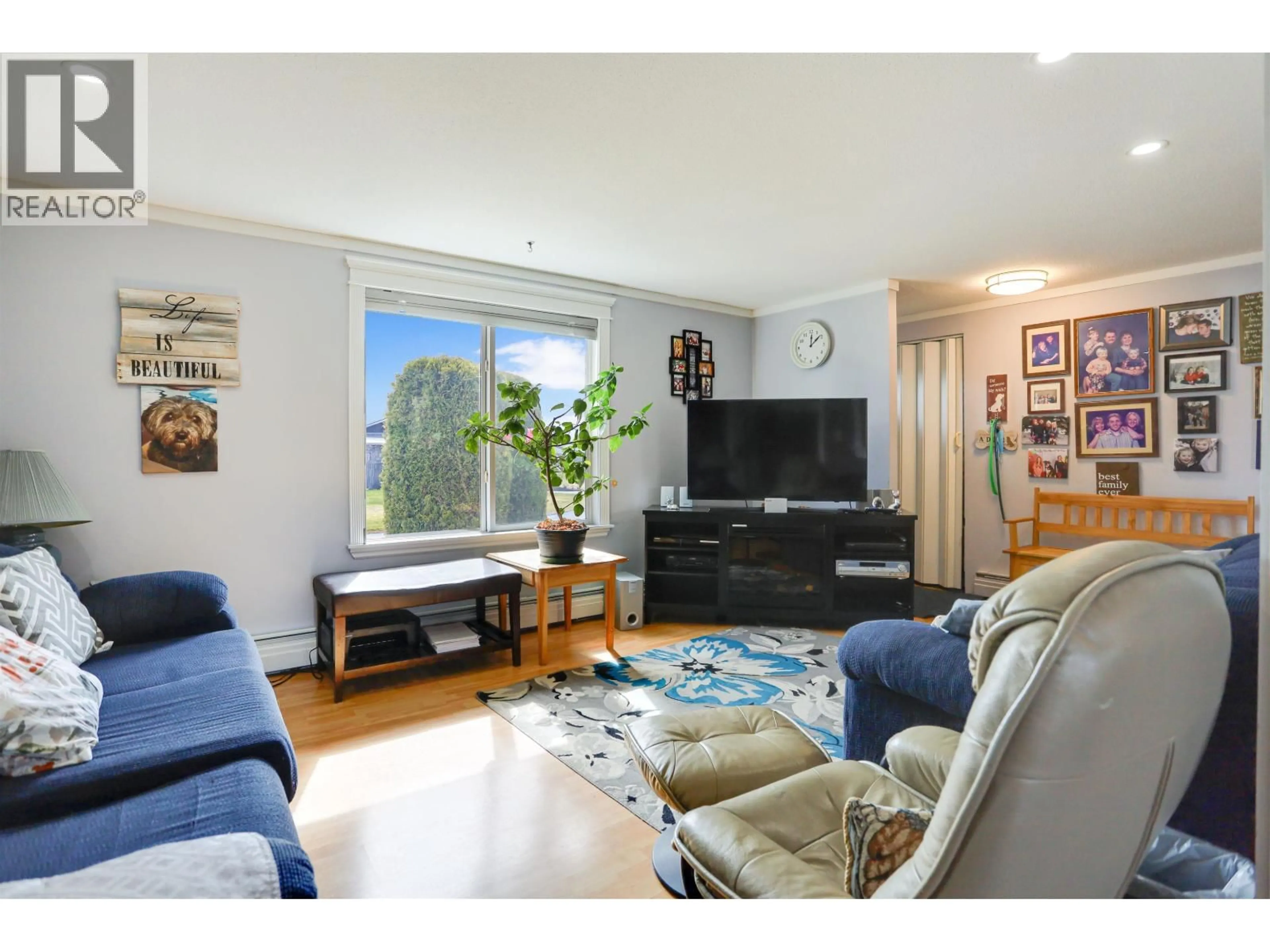 Living room with furniture, wood/laminate floor for 62 CLIFFORD STREET, Kitimat British Columbia V8C1B4