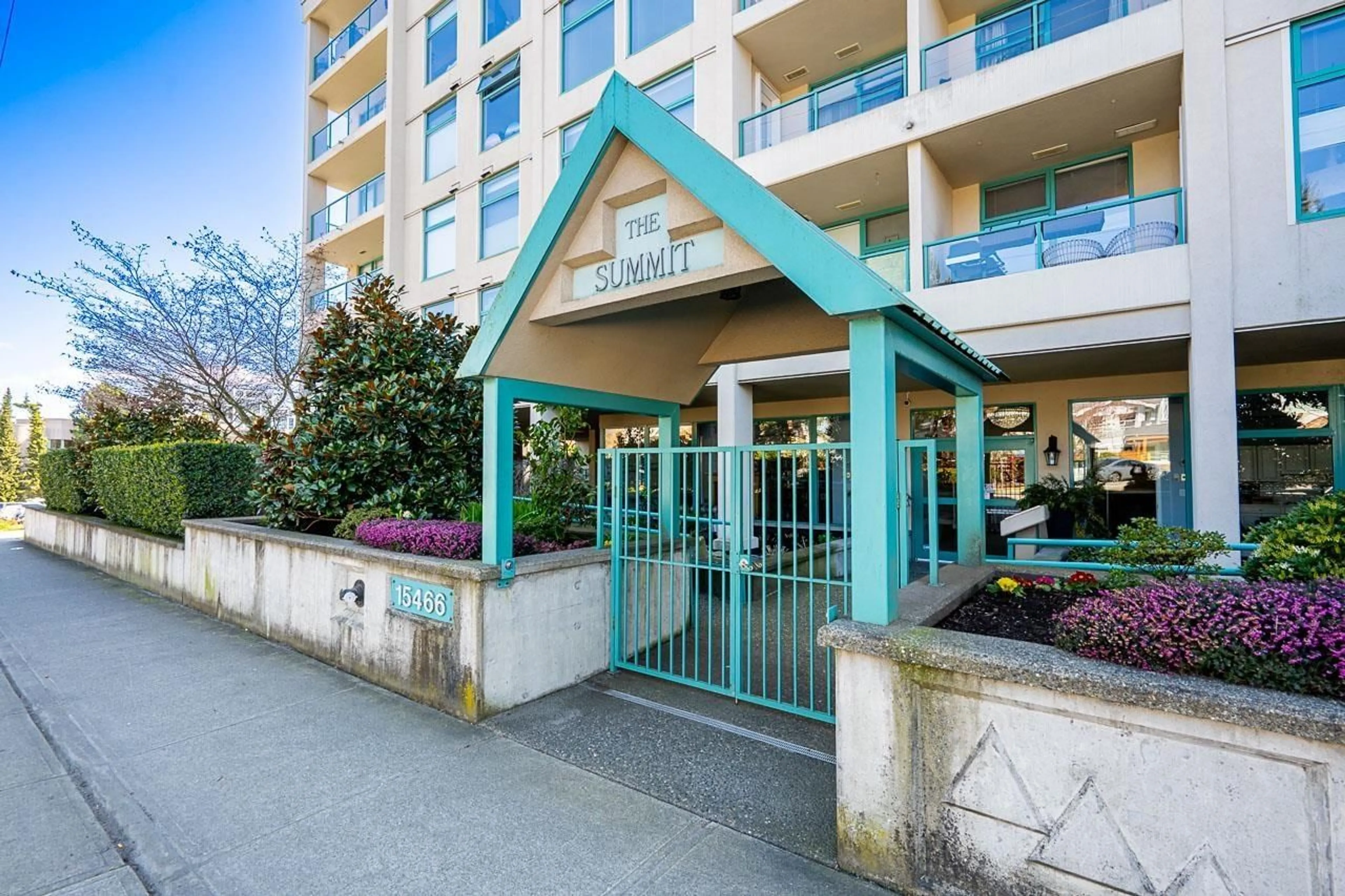 Indoor foyer for 506 - 15466 NORTH BLUFF ROAD, White Rock British Columbia V4B3G1