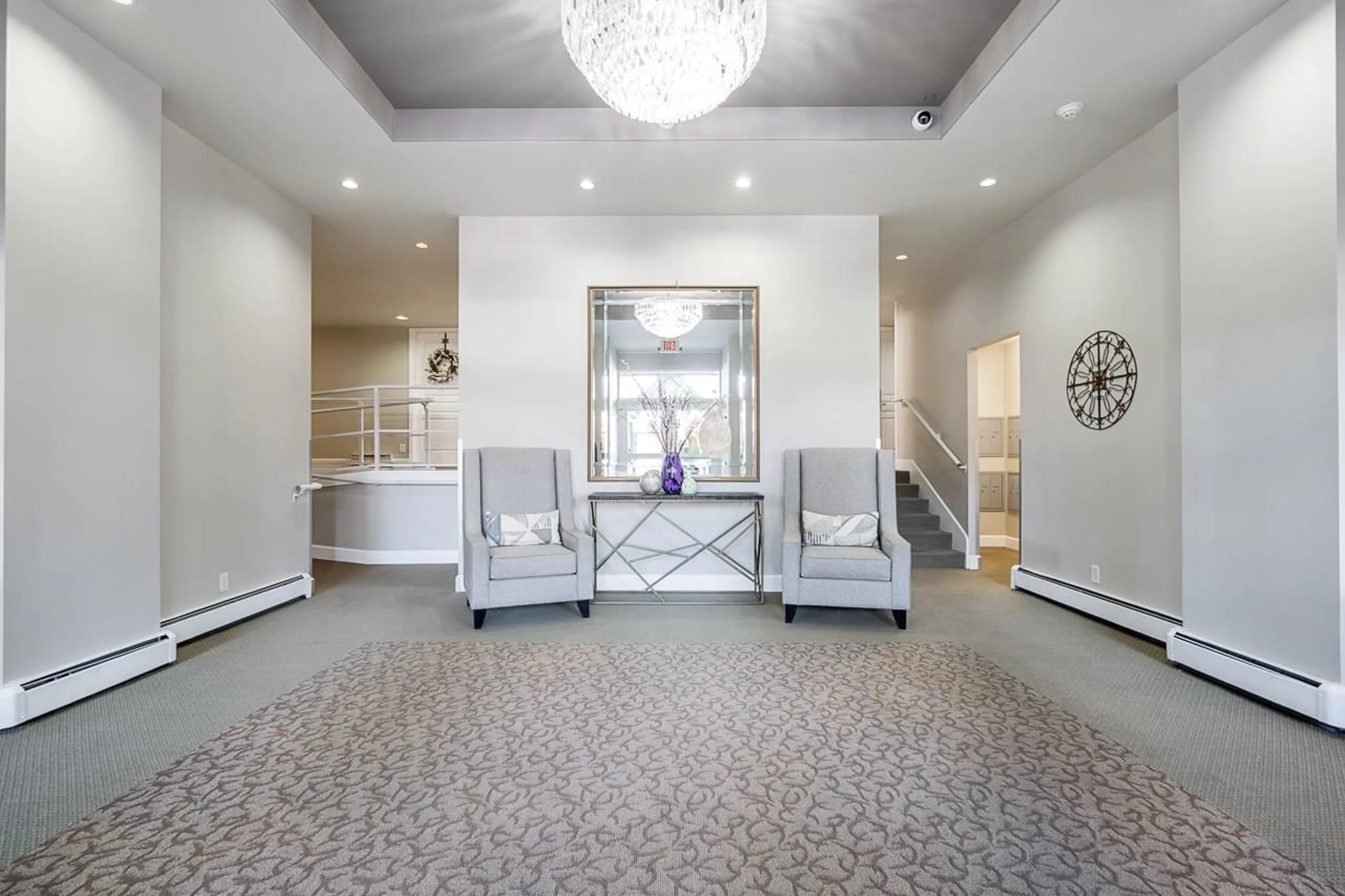 Indoor foyer for 506 - 15466 NORTH BLUFF ROAD, White Rock British Columbia V4B3G1