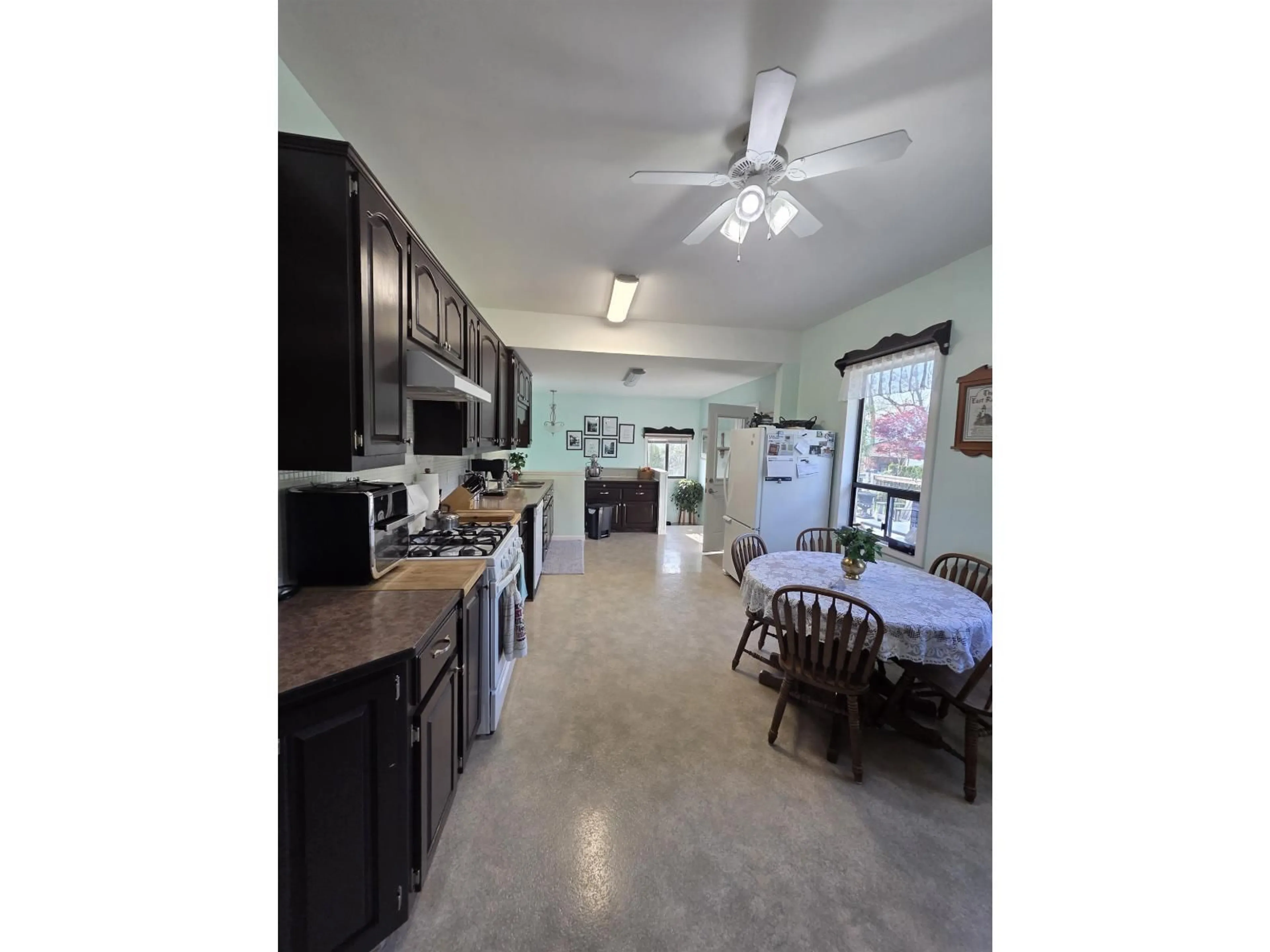 Open concept kitchen, ceramic/tile floor for 44387 SOUTH SUMAS ROAD, Chilliwack British Columbia V2R4B7