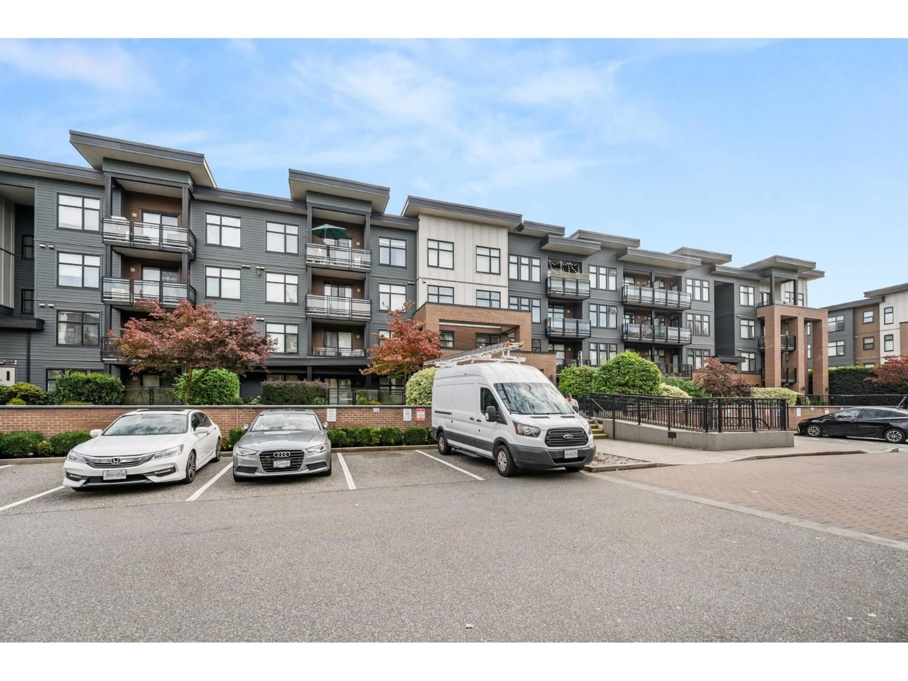 A pic from outside/outdoor area/front of a property/back of a property/a pic from drone, unknown for 309 - 20078 FRASER HIGHWAY, Langley British Columbia V3A0J2