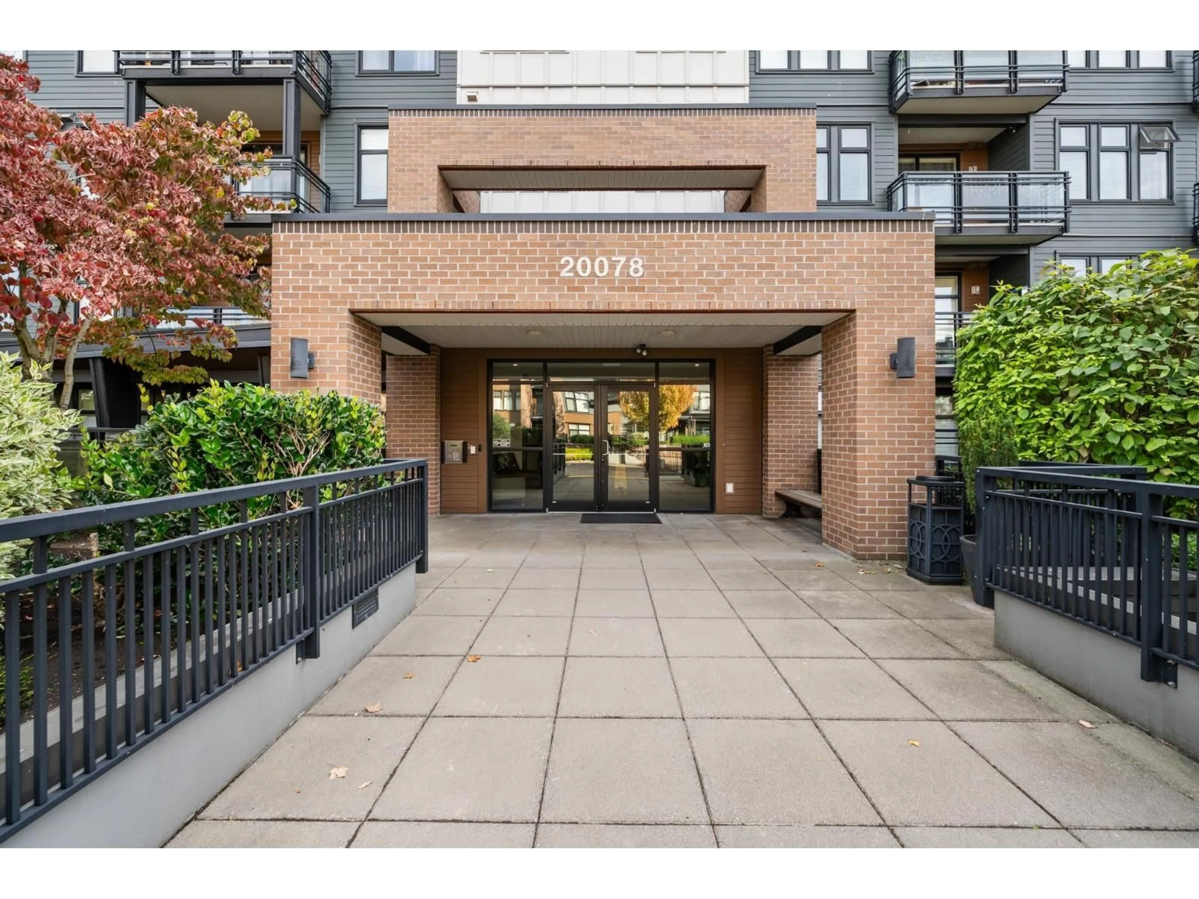 Indoor foyer for 309 - 20078 FRASER HIGHWAY, Langley British Columbia V3A0J2