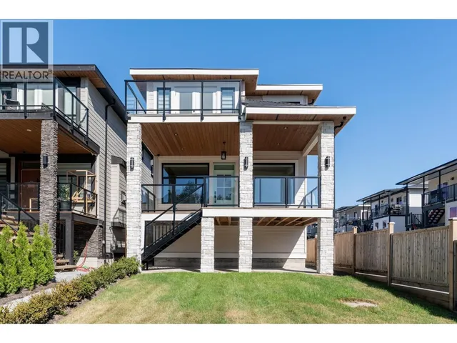 215 MABEL STREET, New Westminster 2