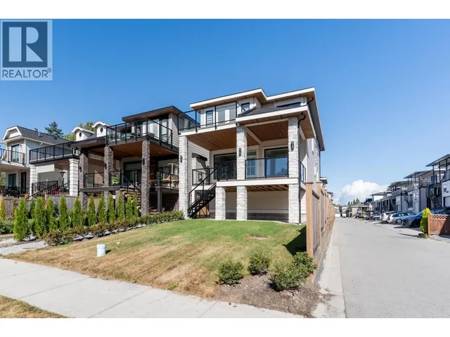 215 MABEL STREET, New Westminster 3