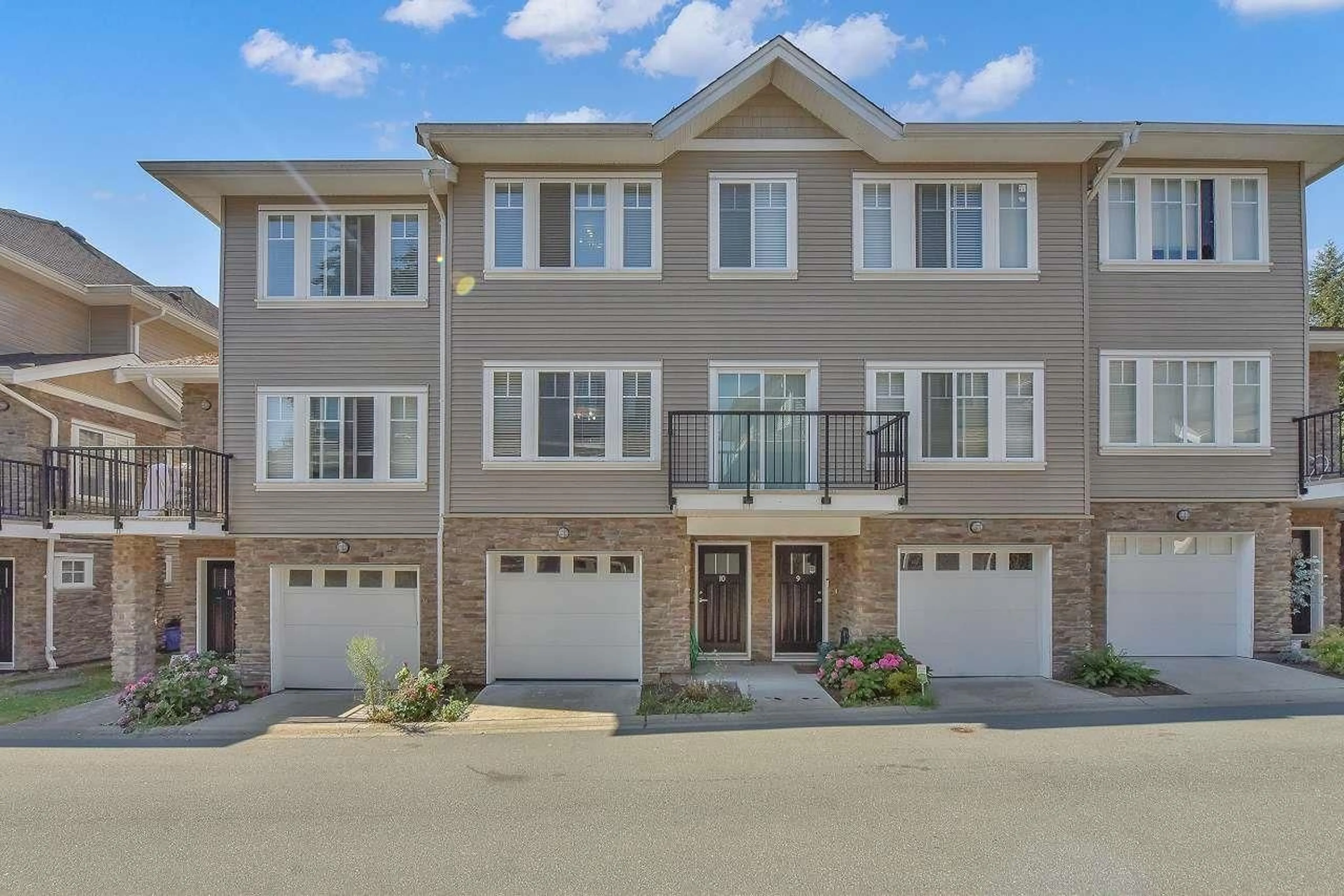 Unknown for 10 - 13864 HYLAND ROAD, Surrey British Columbia V3W2C3