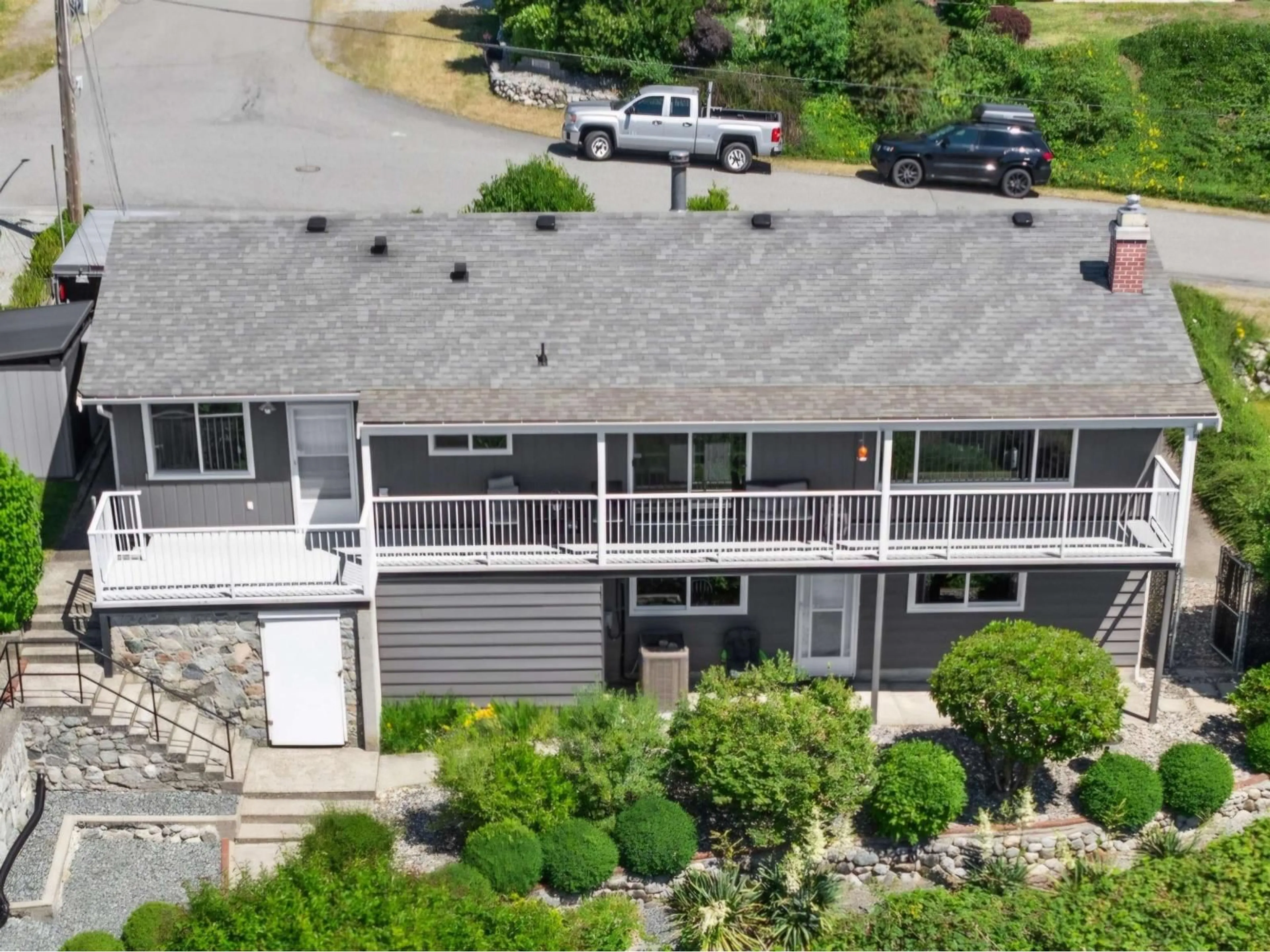 A pic from outside/outdoor area/front of a property/back of a property/a pic from drone, unknown for 33580 5TH AVENUE, Mission British Columbia V2V1W6