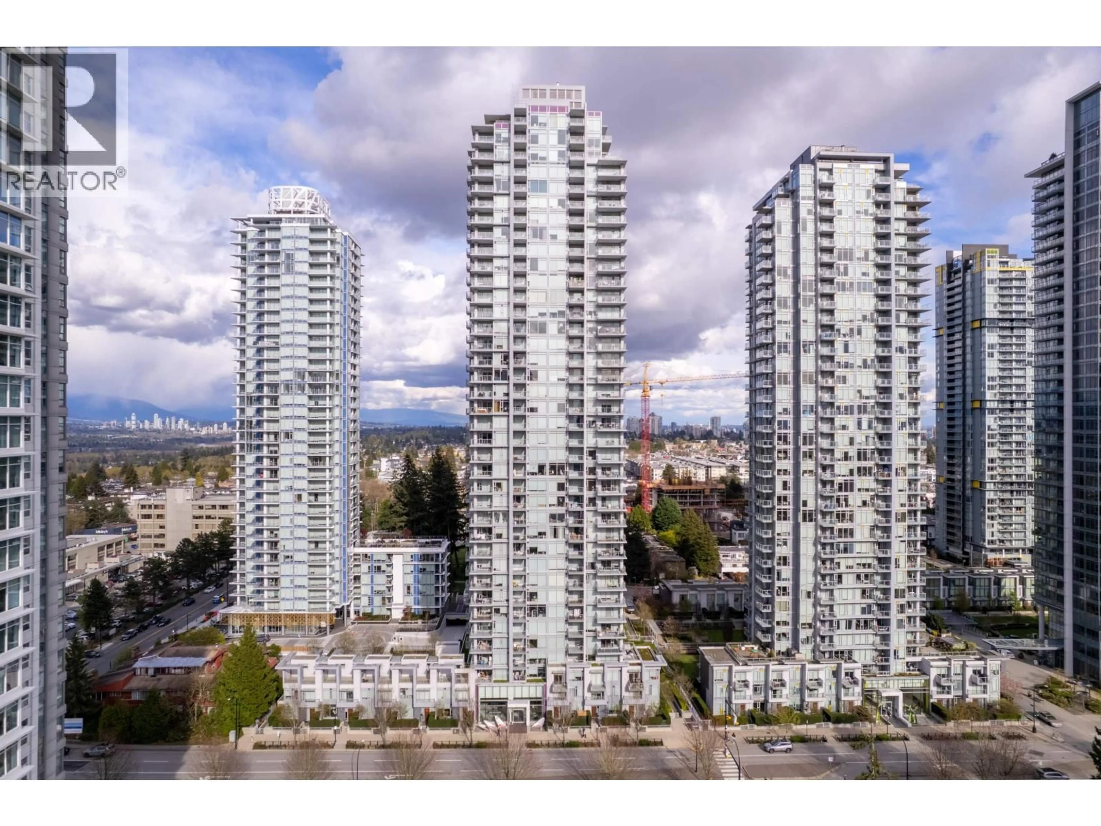 A pic from outside/outdoor area/front of a property/back of a property/a pic from drone, city buildings view from balcony for 4009 - 6538 NELSON AVENUE, Burnaby British Columbia V5H0G5