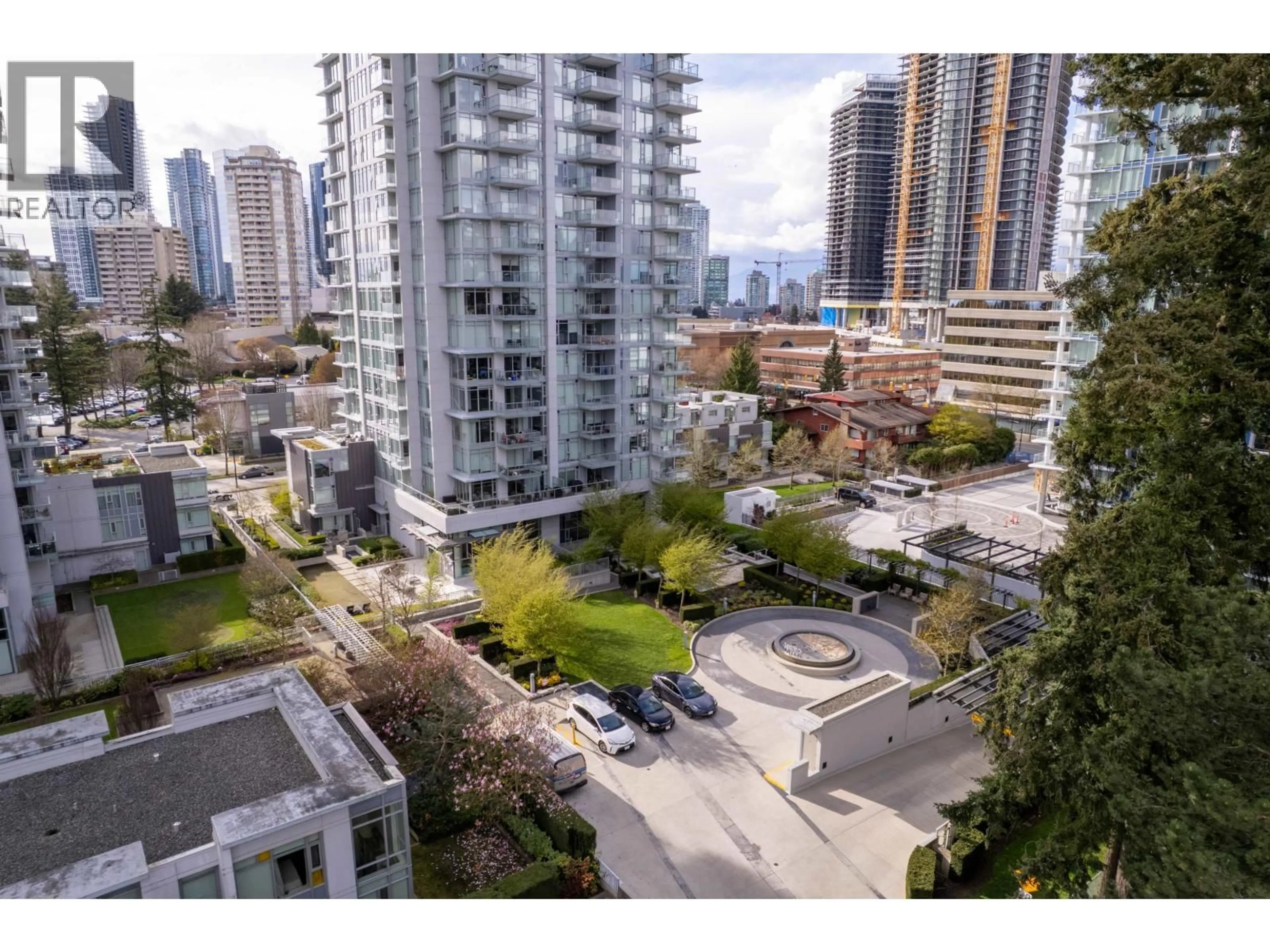 A pic from outside/outdoor area/front of a property/back of a property/a pic from drone, city buildings view from balcony for 4009 - 6538 NELSON AVENUE, Burnaby British Columbia V5H0G5