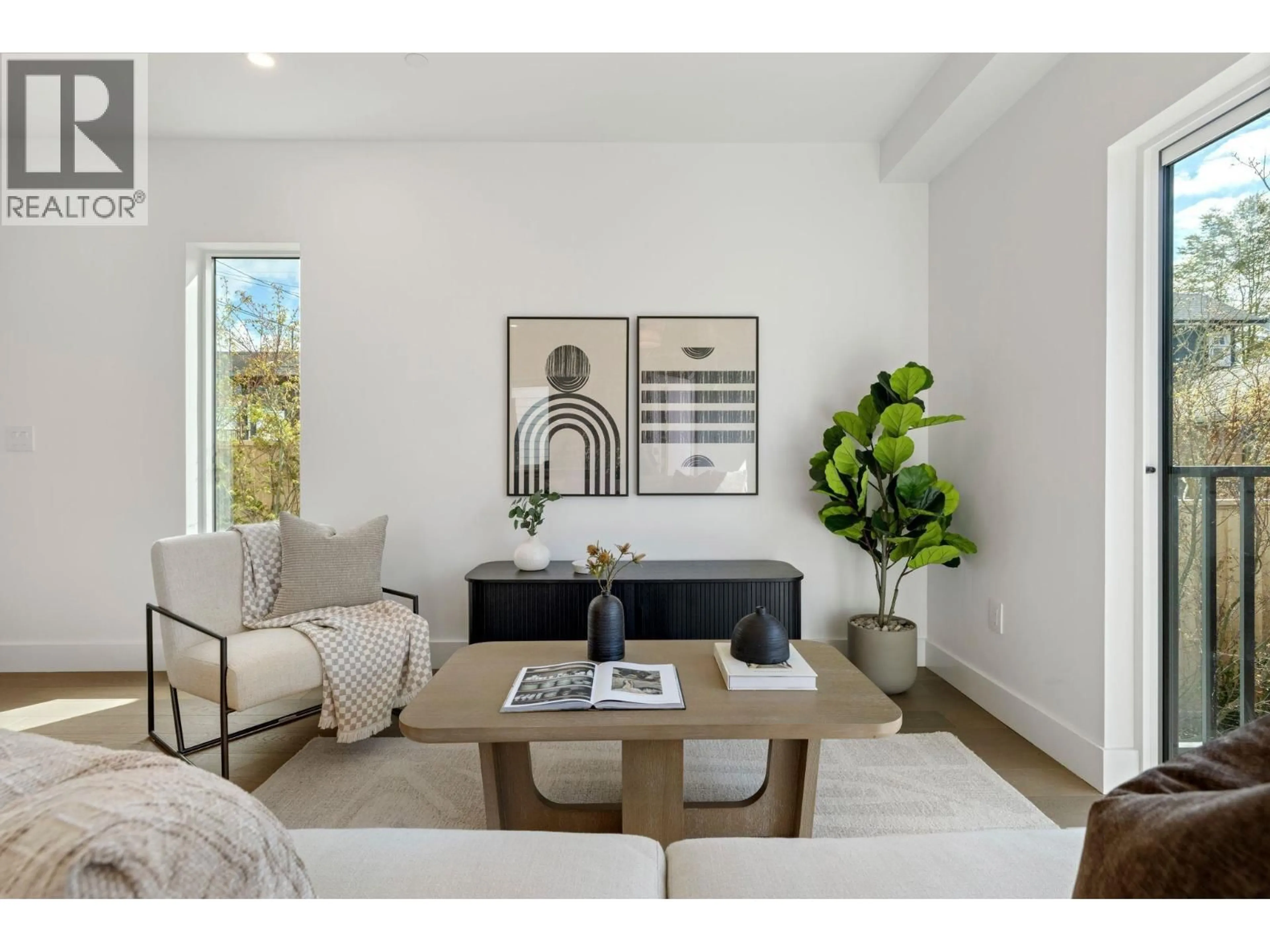 Living room with furniture, unknown for 1 - 328 14TH STREET, North Vancouver British Columbia V7M1P6