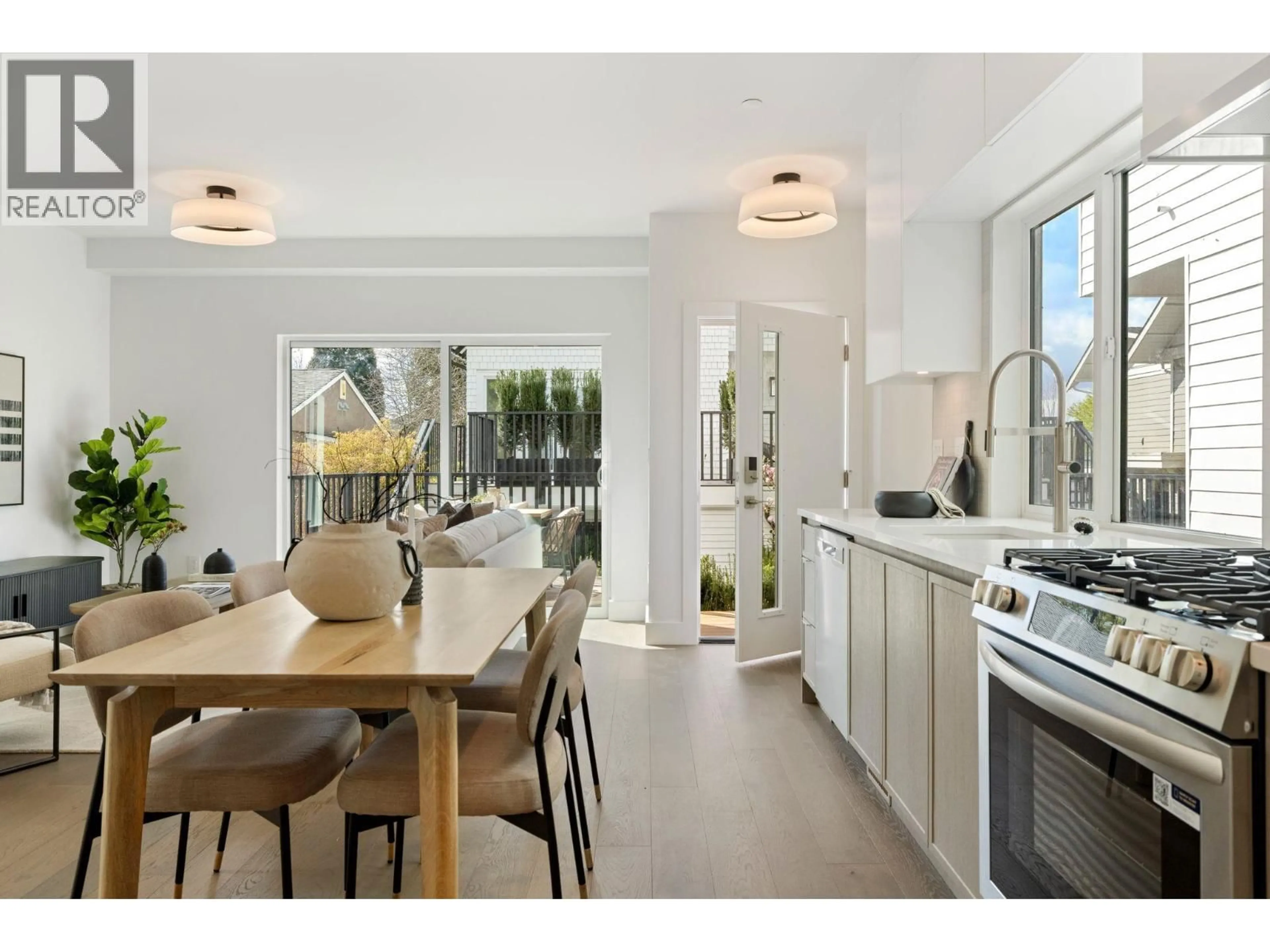 Open concept kitchen, unknown for 1 - 328 14TH STREET, North Vancouver British Columbia V7M1P6