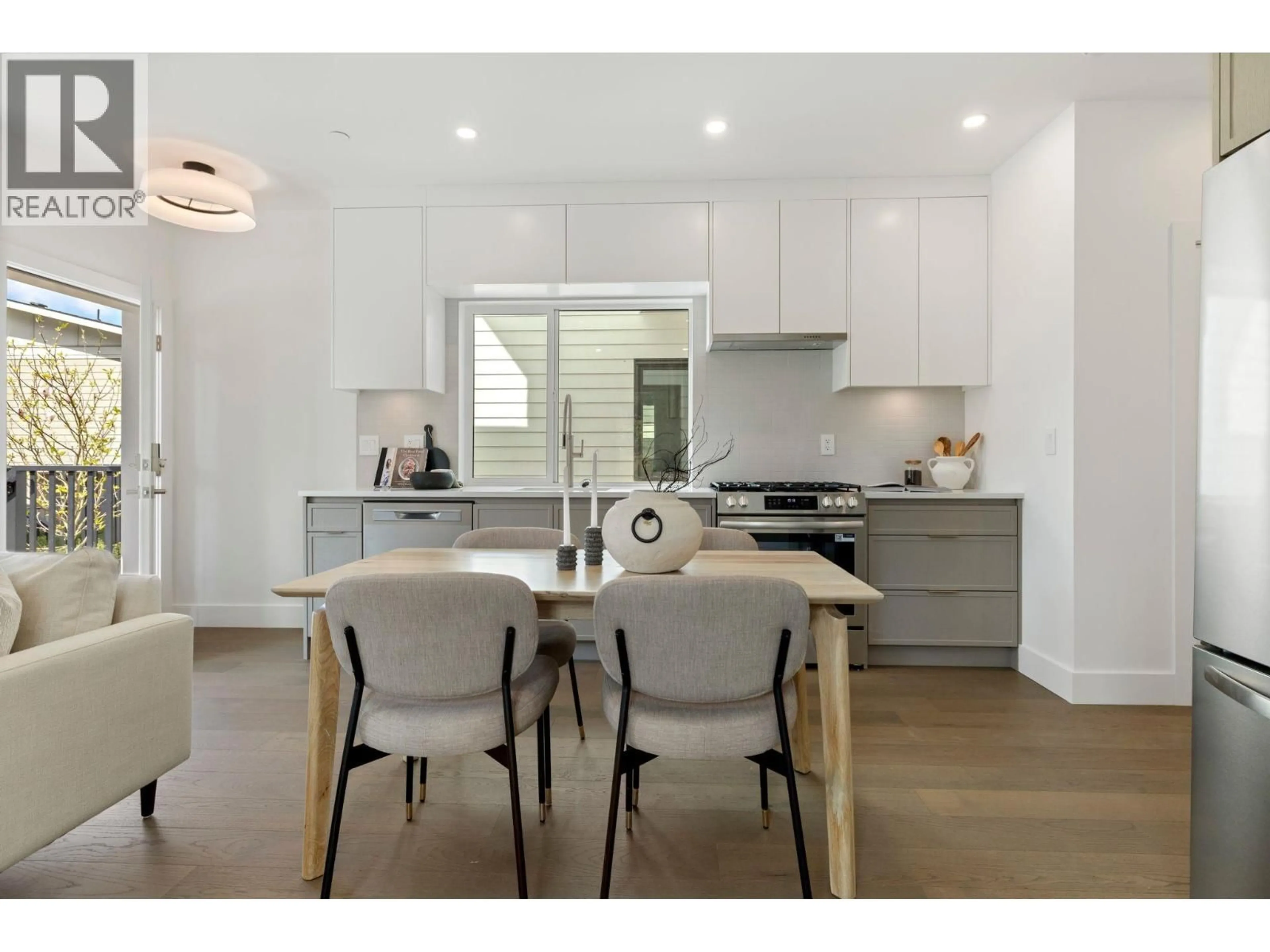 Open concept kitchen, unknown for 1 - 328 14TH STREET, North Vancouver British Columbia V7M1P6