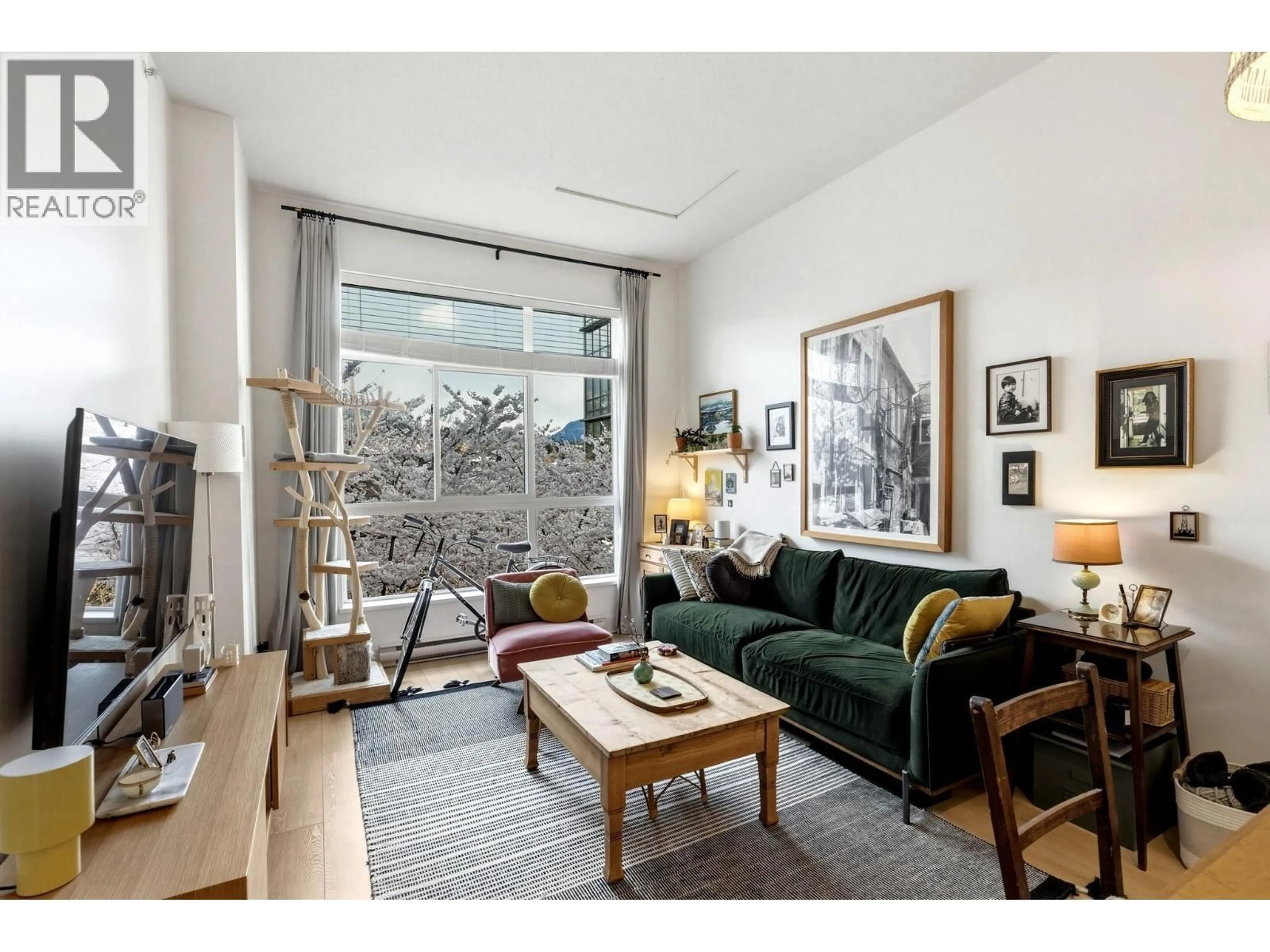 Living room with furniture, unknown for 403 - 2957 GLEN DRIVE, Coquitlam British Columbia V3B0B5