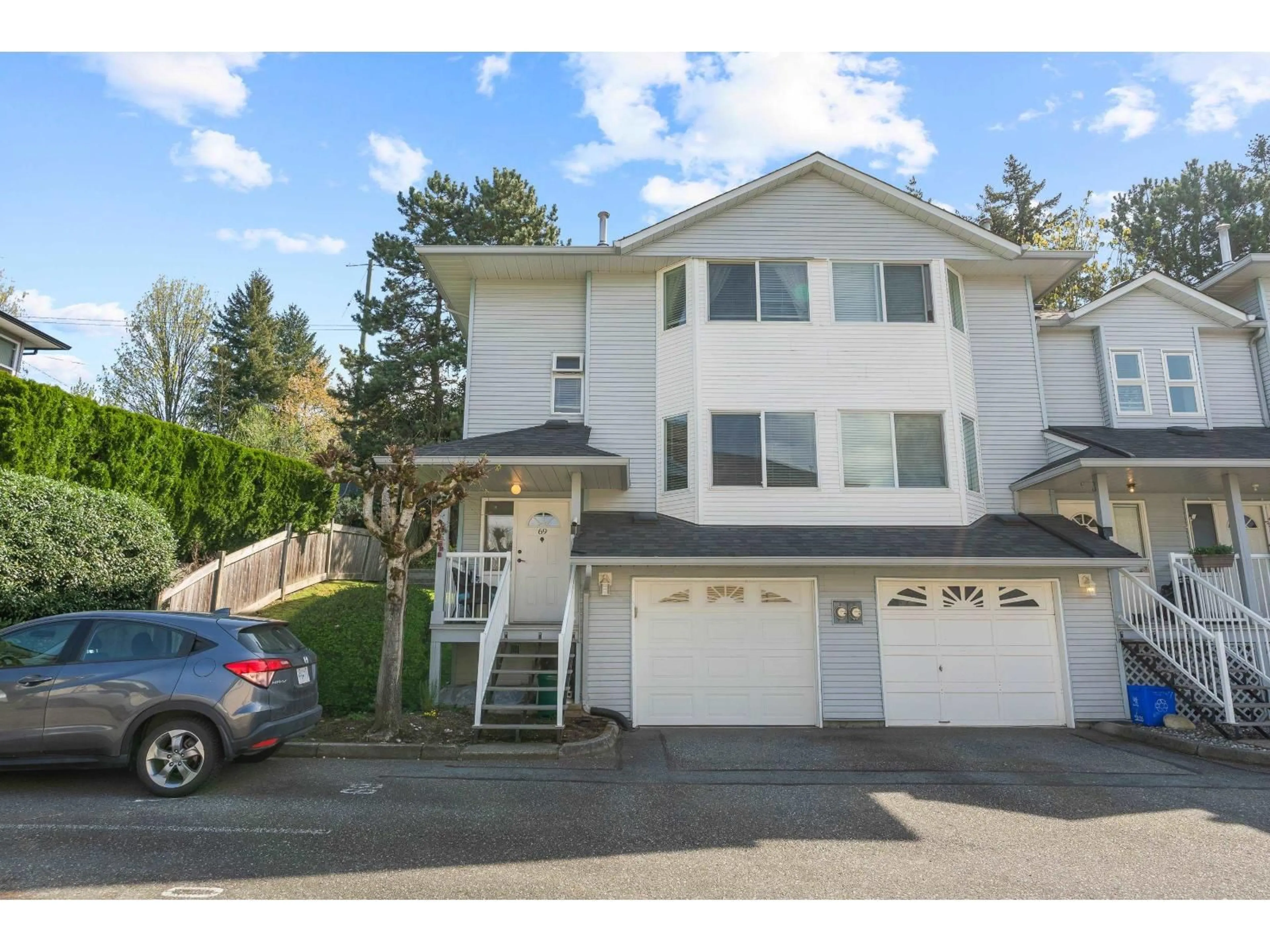 A pic from outside/outdoor area/front of a property/back of a property/a pic from drone, street for 69 - 3087 IMMEL STREET, Abbotsford British Columbia V2S6Z6