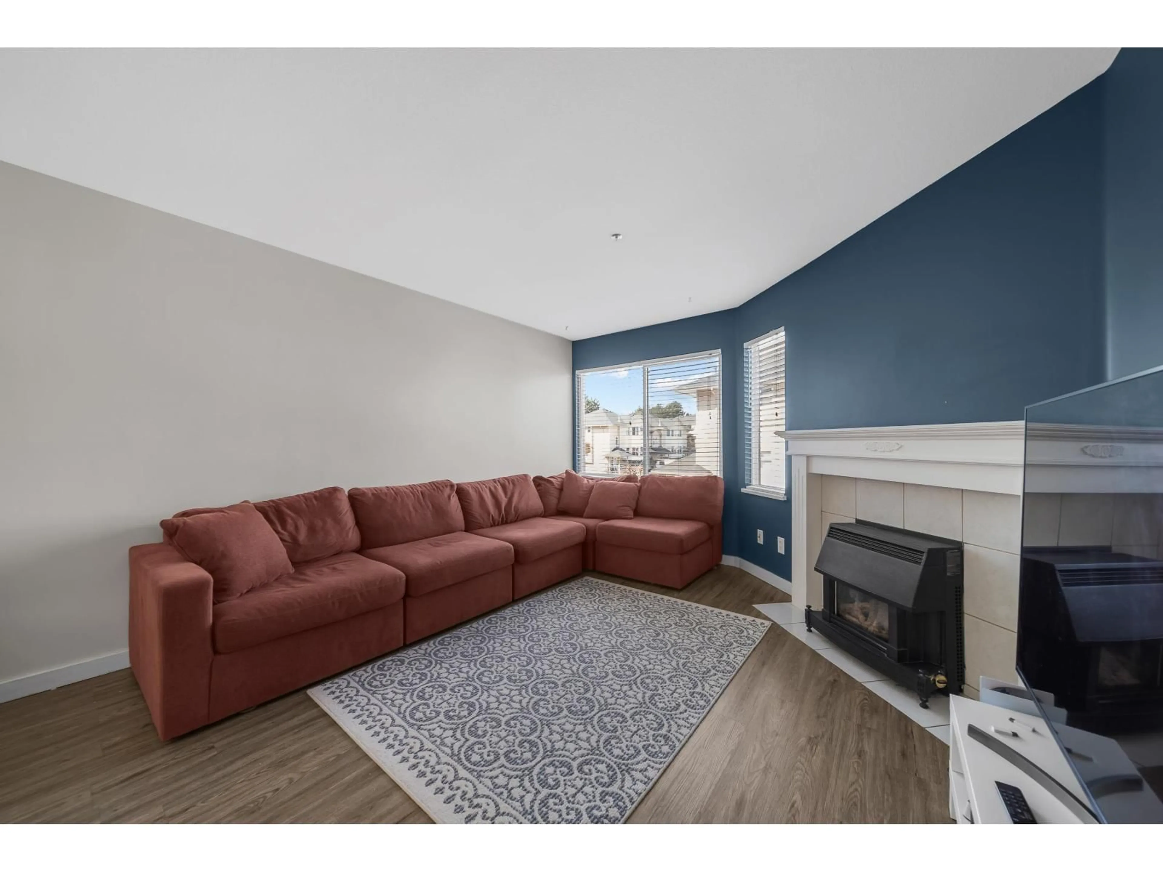 Living room with furniture, unknown for 69 - 3087 IMMEL STREET, Abbotsford British Columbia V2S6Z6