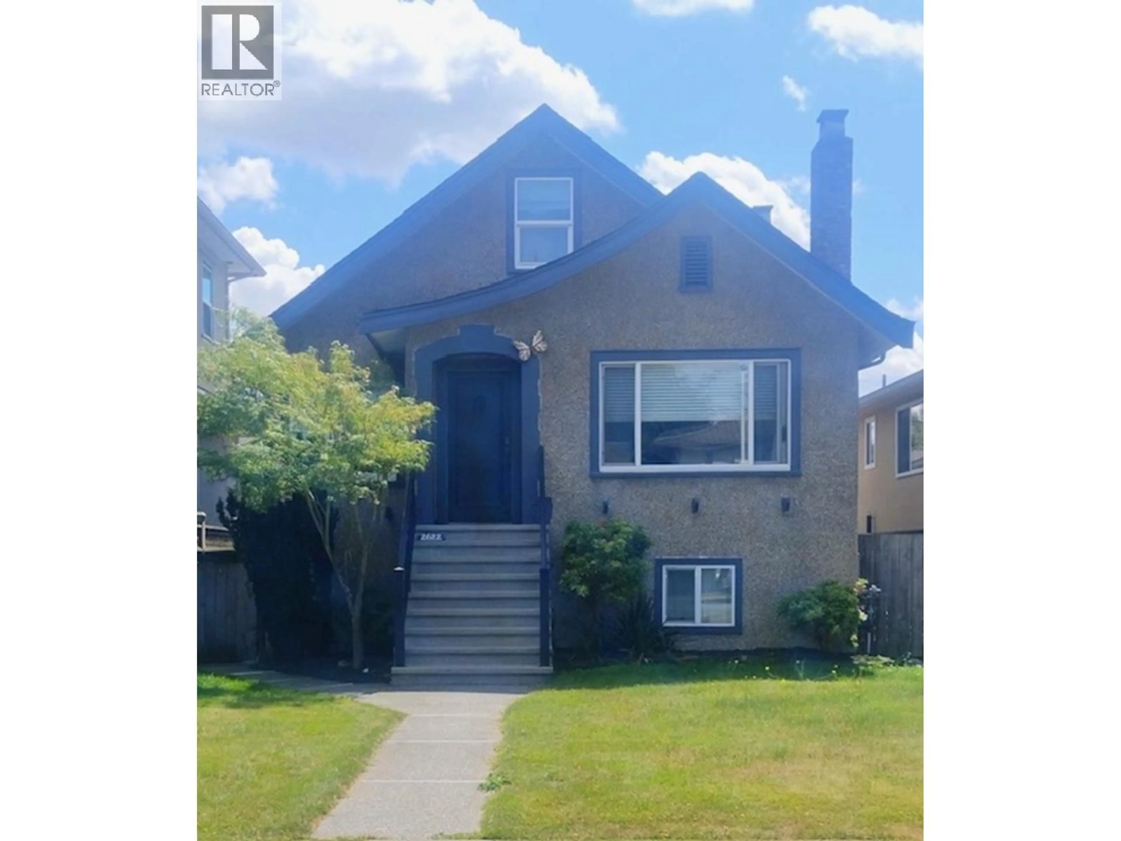 Home with vinyl exterior material, street for 2622 CHARLES STREET, Vancouver British Columbia V5K3A5