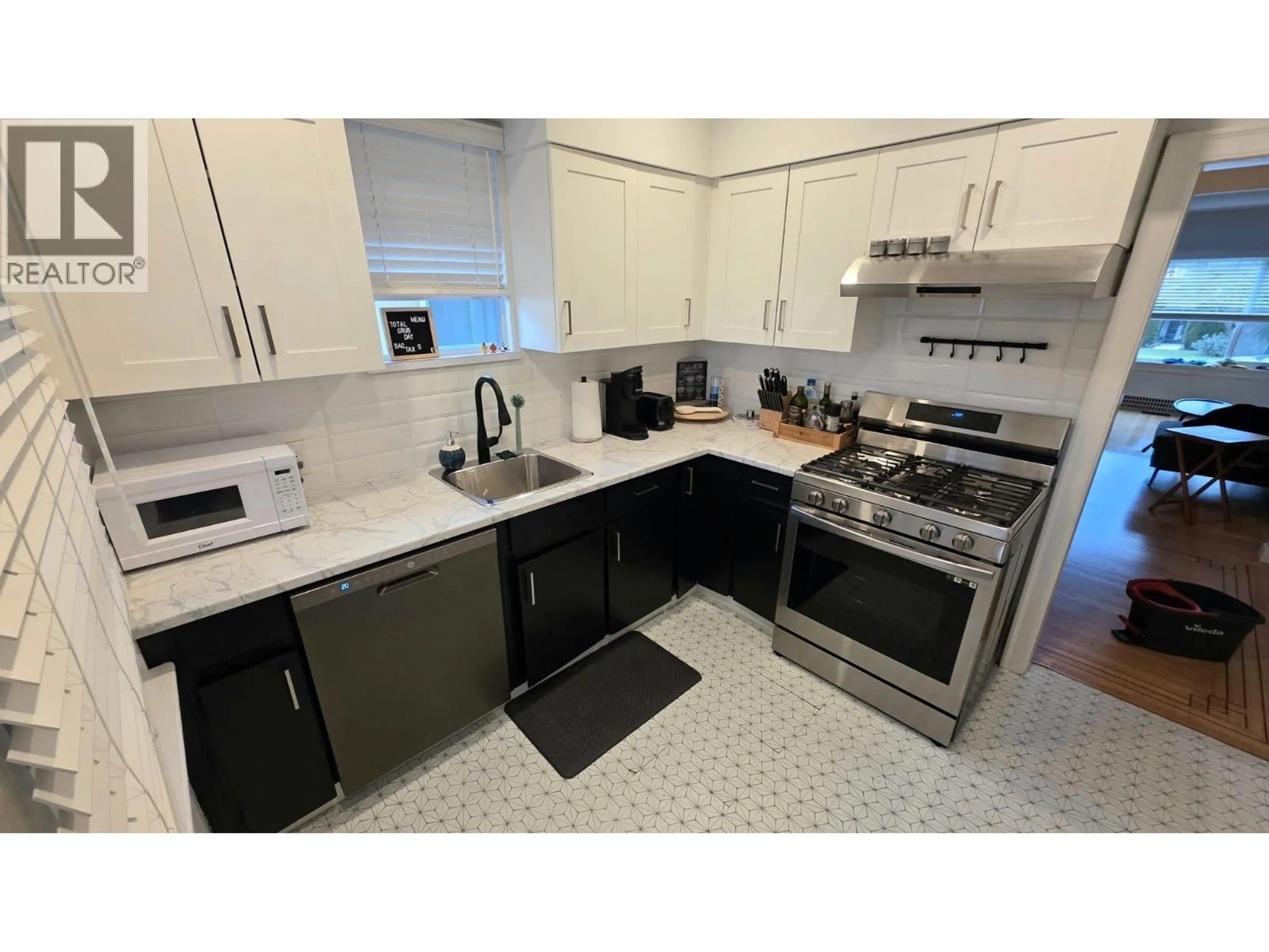 Standard kitchen, ceramic/tile floor for 2622 CHARLES STREET, Vancouver British Columbia V5K3A5