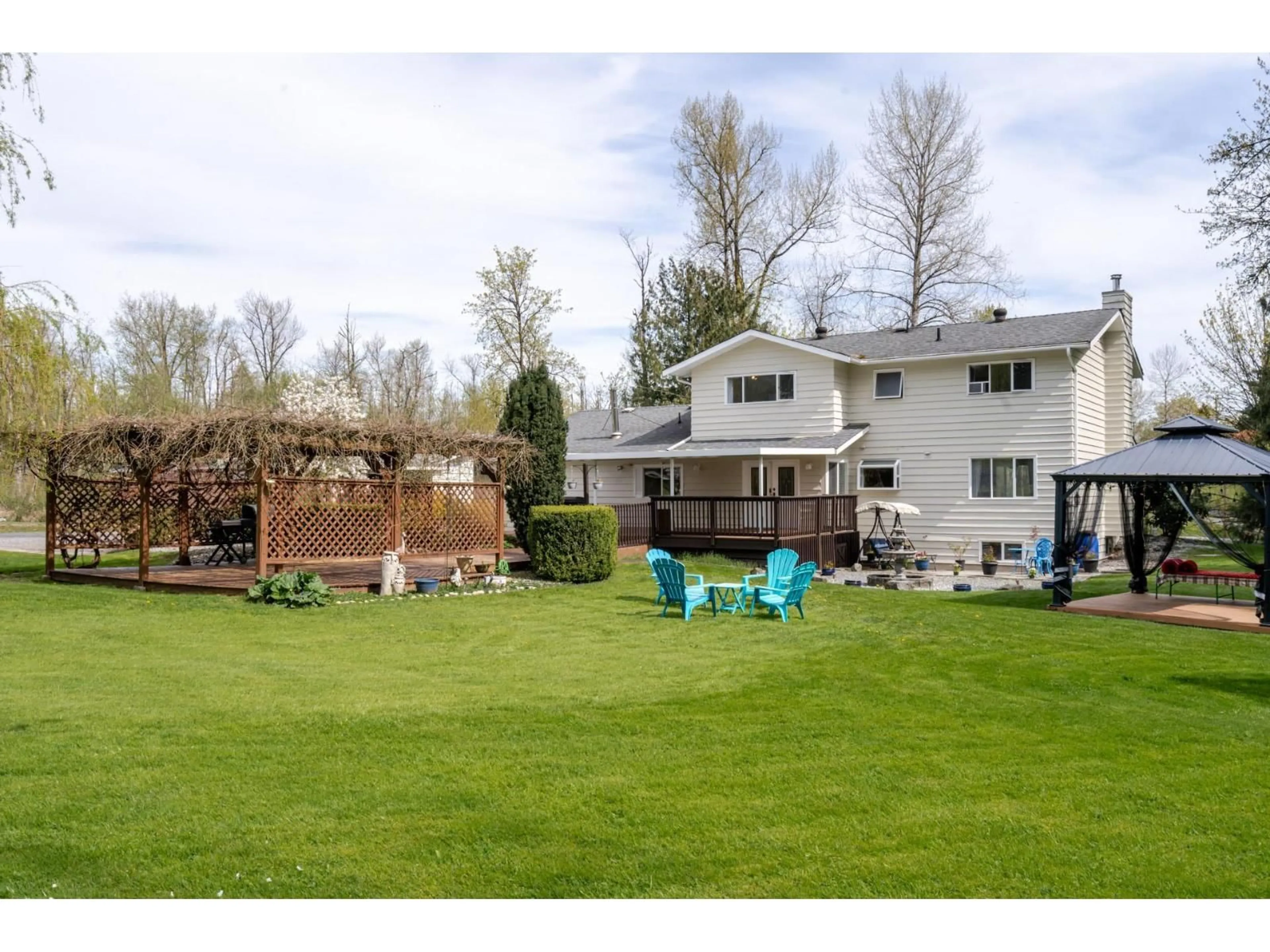 A pic from outside/outdoor area/front of a property/back of a property/a pic from drone, water/lake/river/ocean view for 6165 NATHAN PLACE, Abbotsford British Columbia V4X2G4