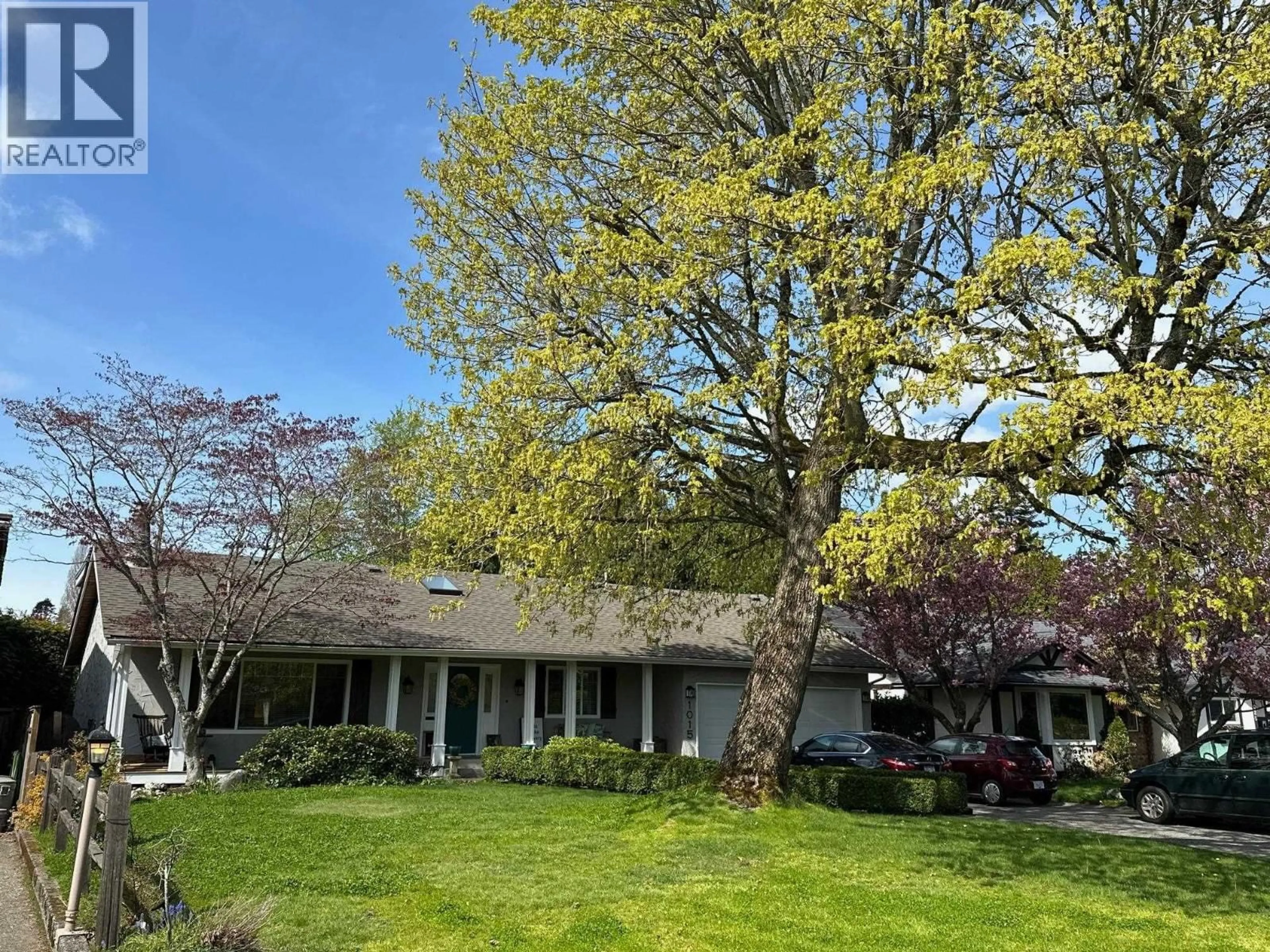 A pic from outside/outdoor area/front of a property/back of a property/a pic from drone, street for 1015 51A STREET, Delta British Columbia V4M2X9