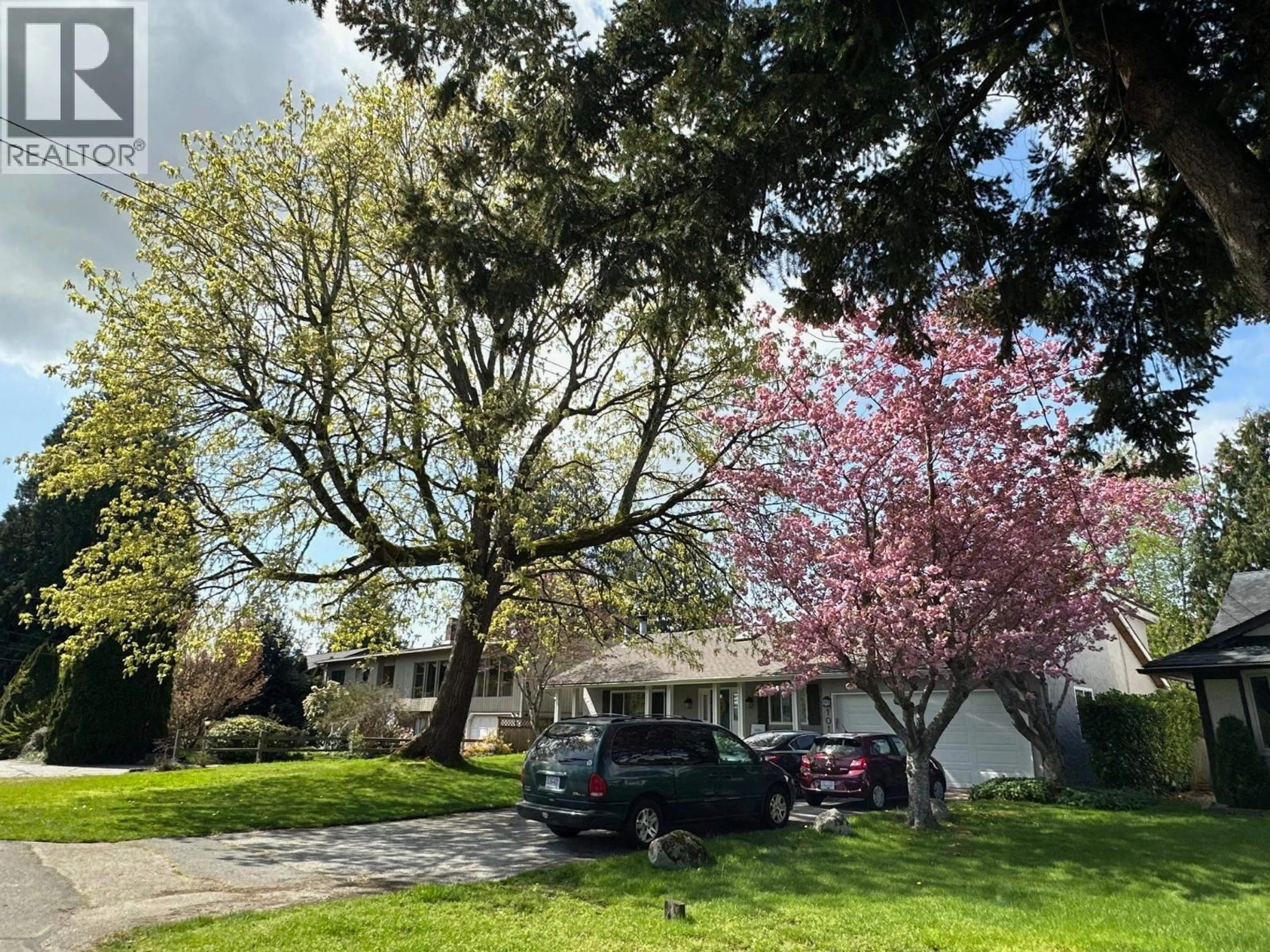 A pic from outside/outdoor area/front of a property/back of a property/a pic from drone, street for 1015 51A STREET, Delta British Columbia V4M2X9