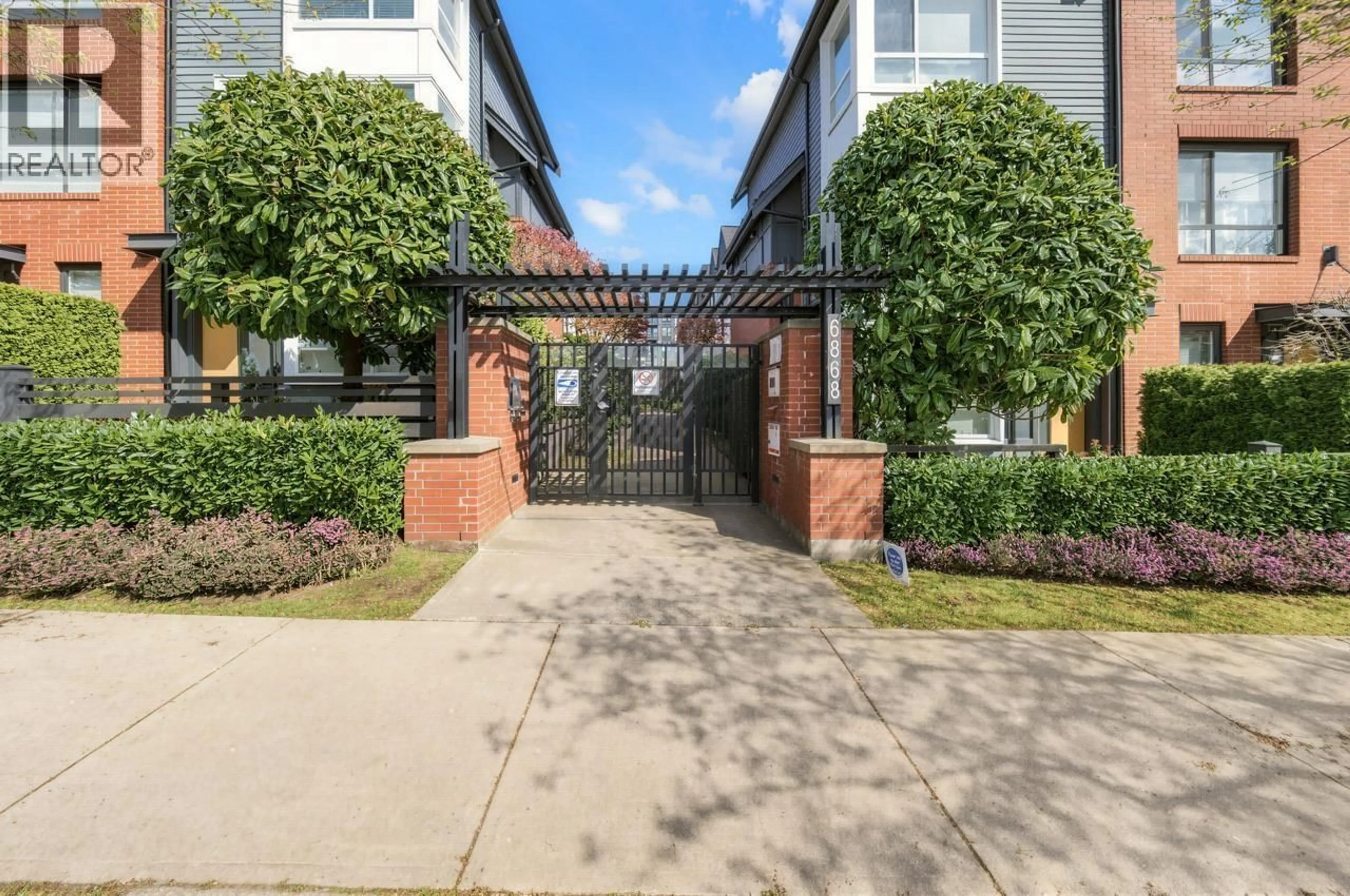 Unknown for 18 - 6868 BURLINGTON AVENUE, Burnaby British Columbia V5J0G1