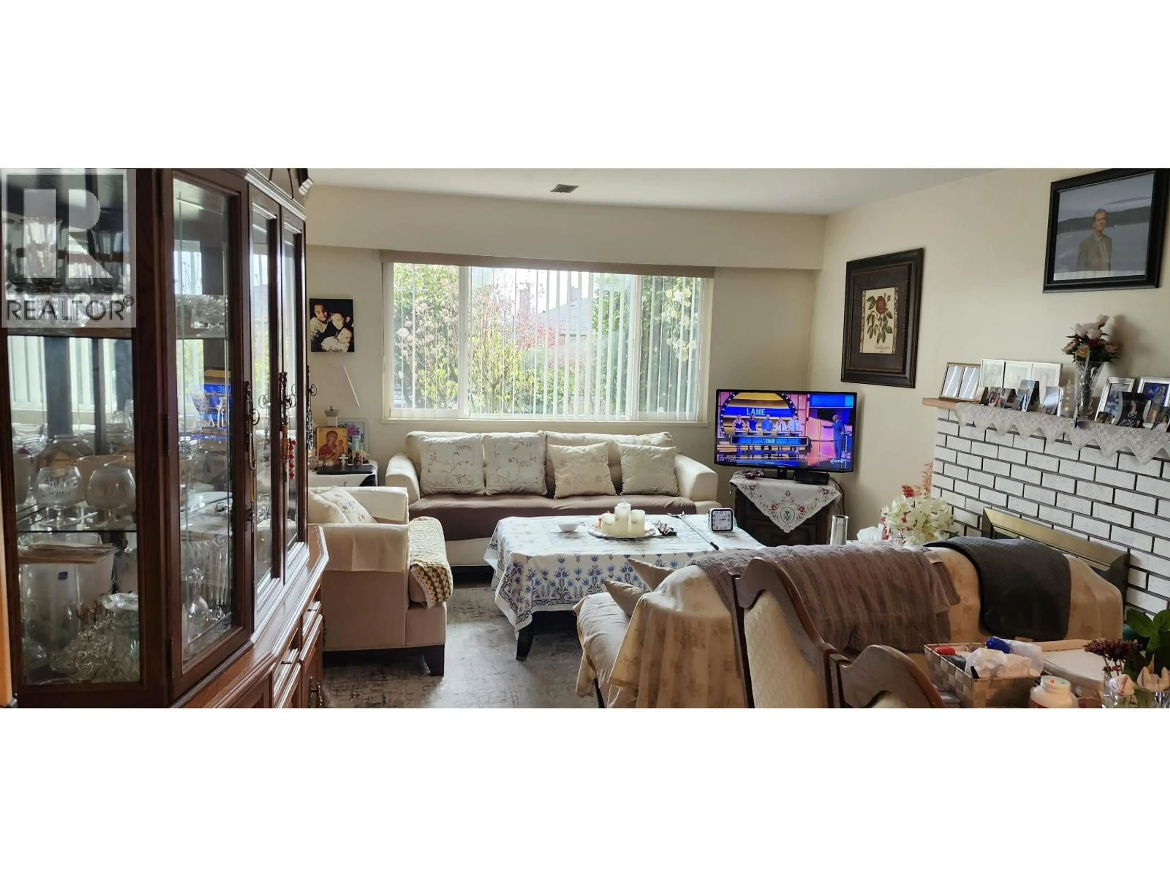 Living room with furniture, unknown for 549 56TH AVENUE, Vancouver British Columbia V5X1R6