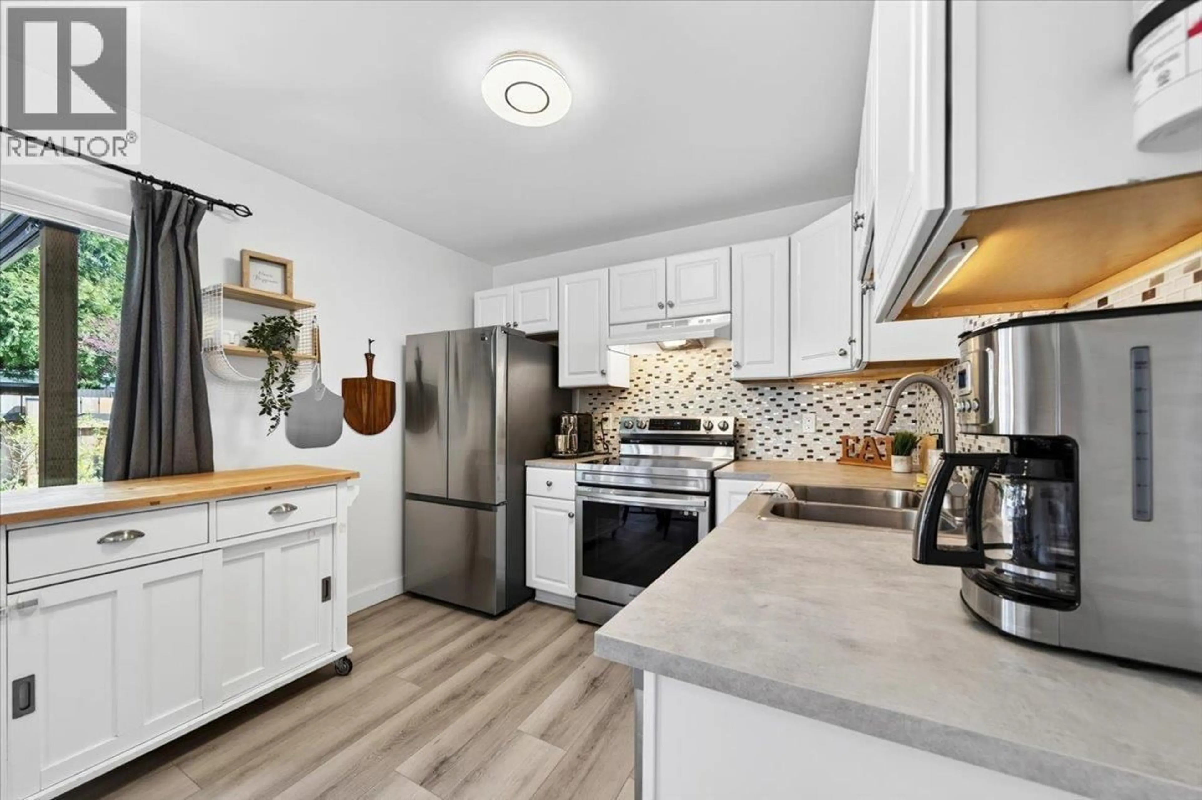 Open concept kitchen, ceramic/tile floor for 3348 GANYMEDE DRIVE, Burnaby British Columbia V3J1A4