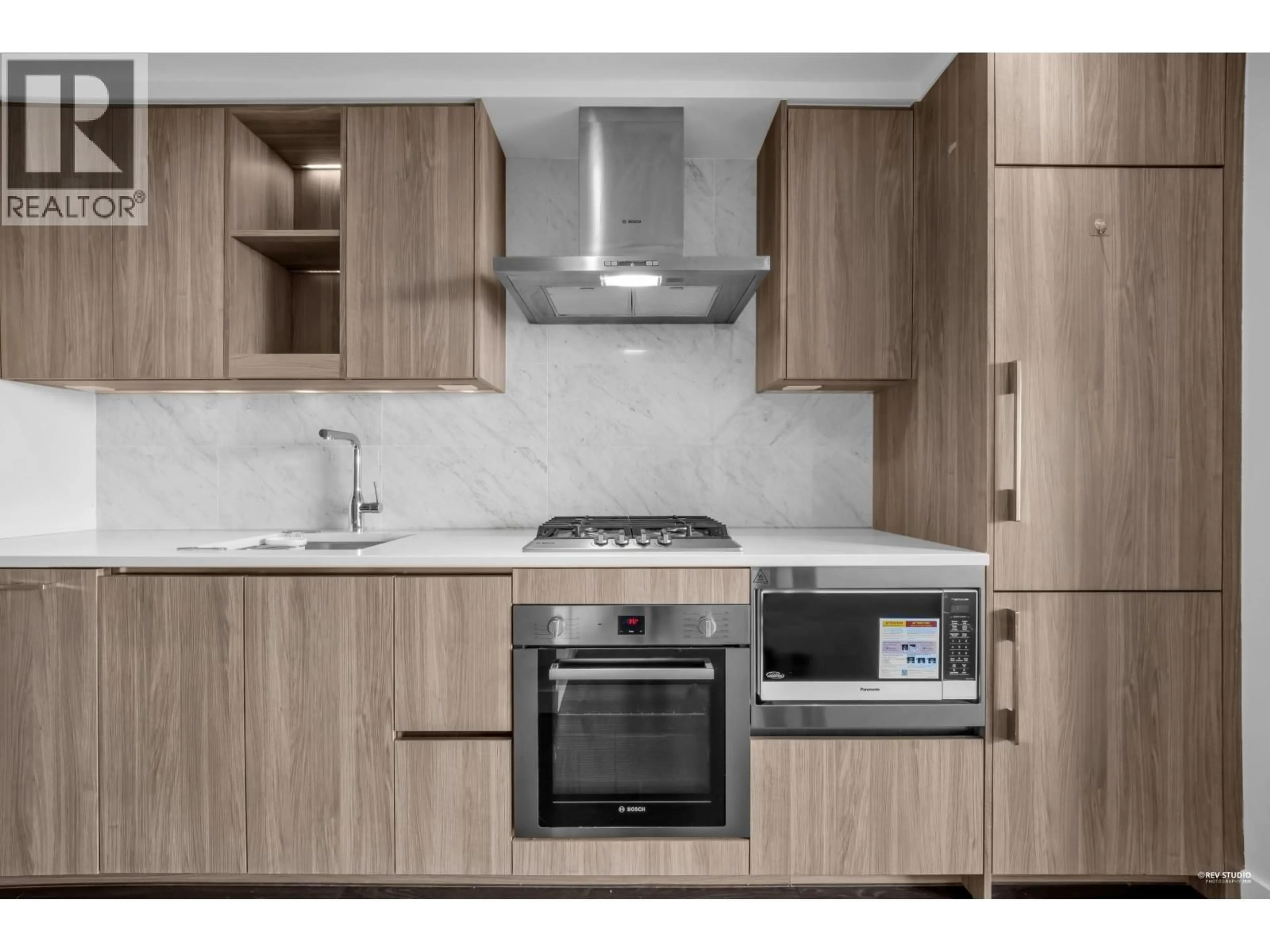Standard kitchen, wood/laminate floor for 2009 - 4730 LOUGHEED HIGHWAY, Burnaby British Columbia V5C0M9