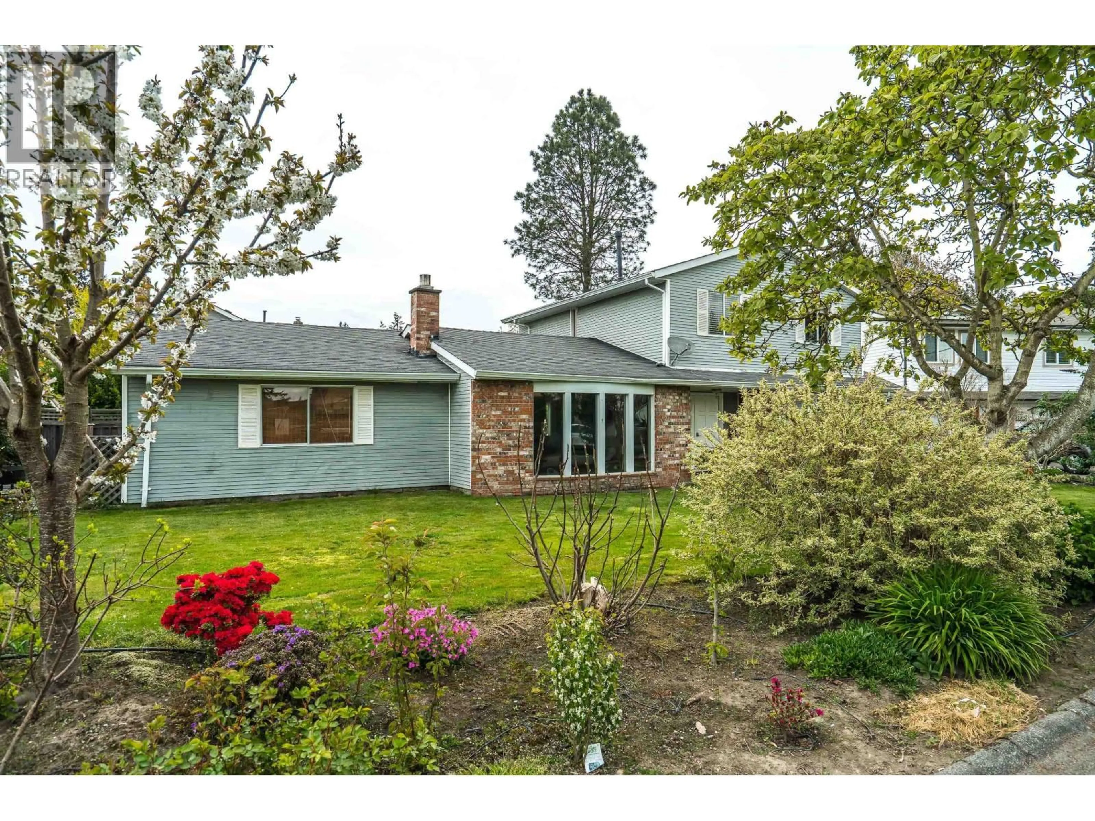 A pic from outside/outdoor area/front of a property/back of a property/a pic from drone, street for 5463 50 AVENUE, Ladner British Columbia V4K2A1