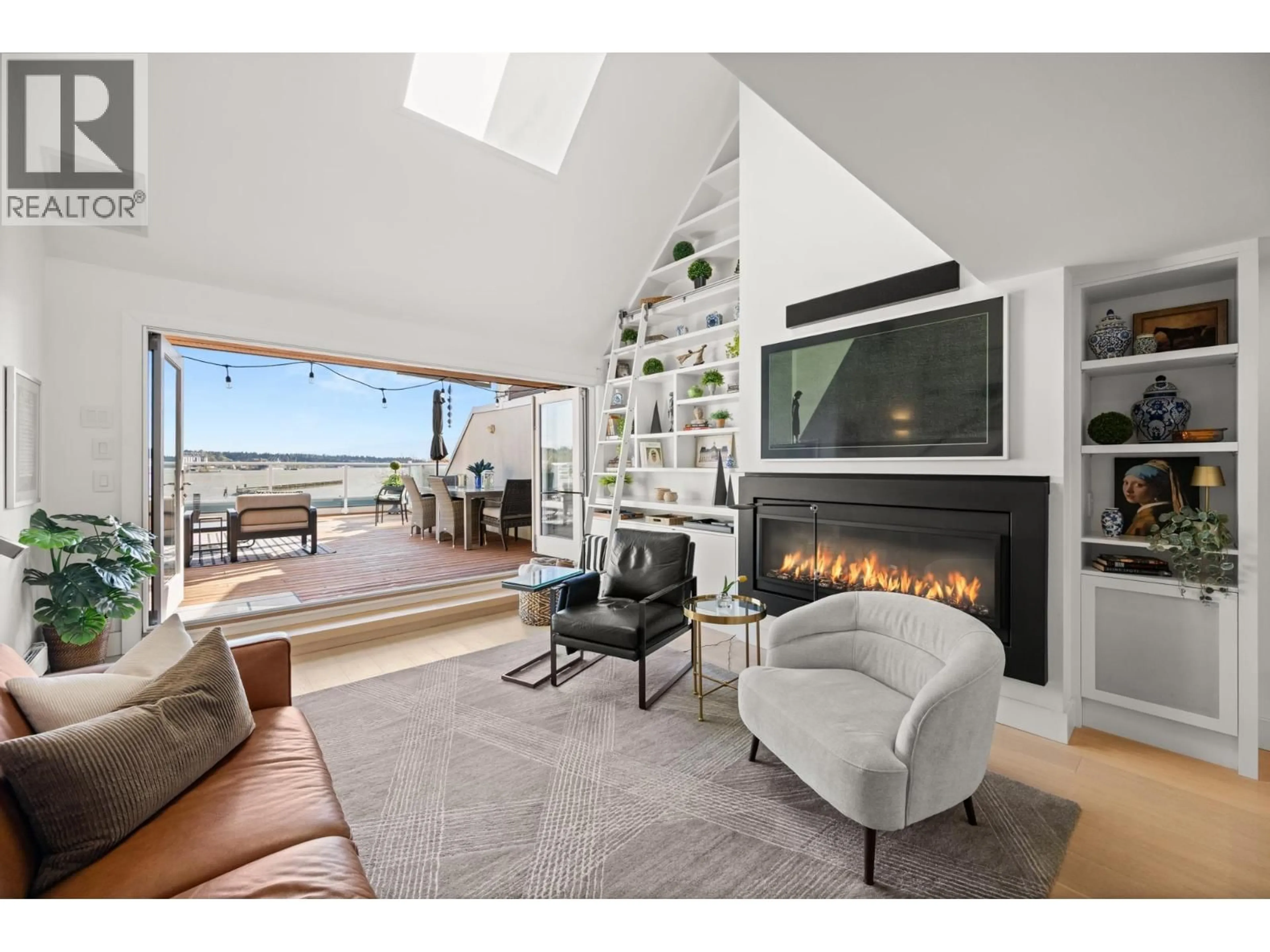 Living room with furniture, unknown for 418 - 5 K DE K COURT, New Westminster British Columbia V3M6B6