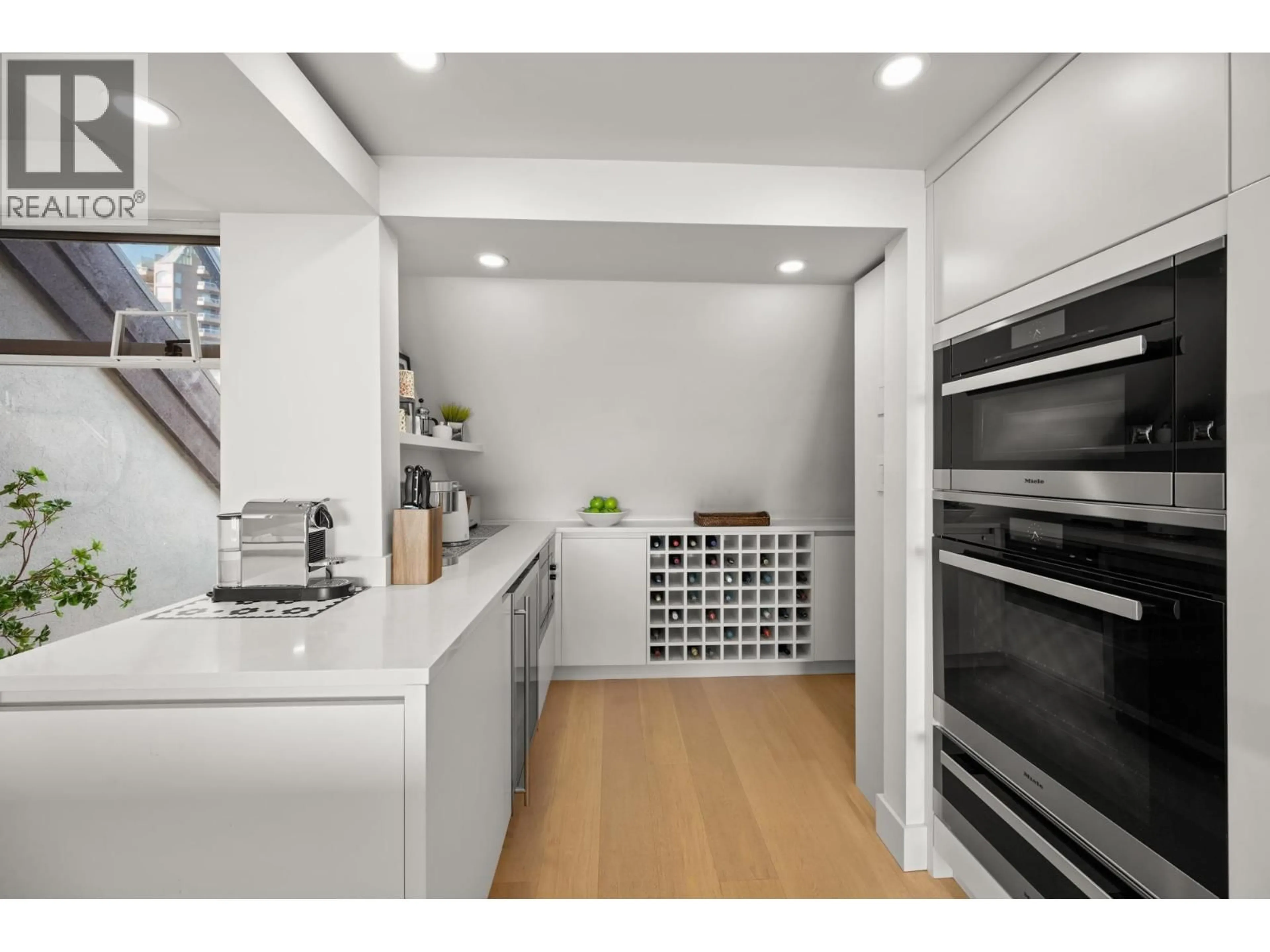 Contemporary kitchen, ceramic/tile floor for 418 - 5 K DE K COURT, New Westminster British Columbia V3M6B6