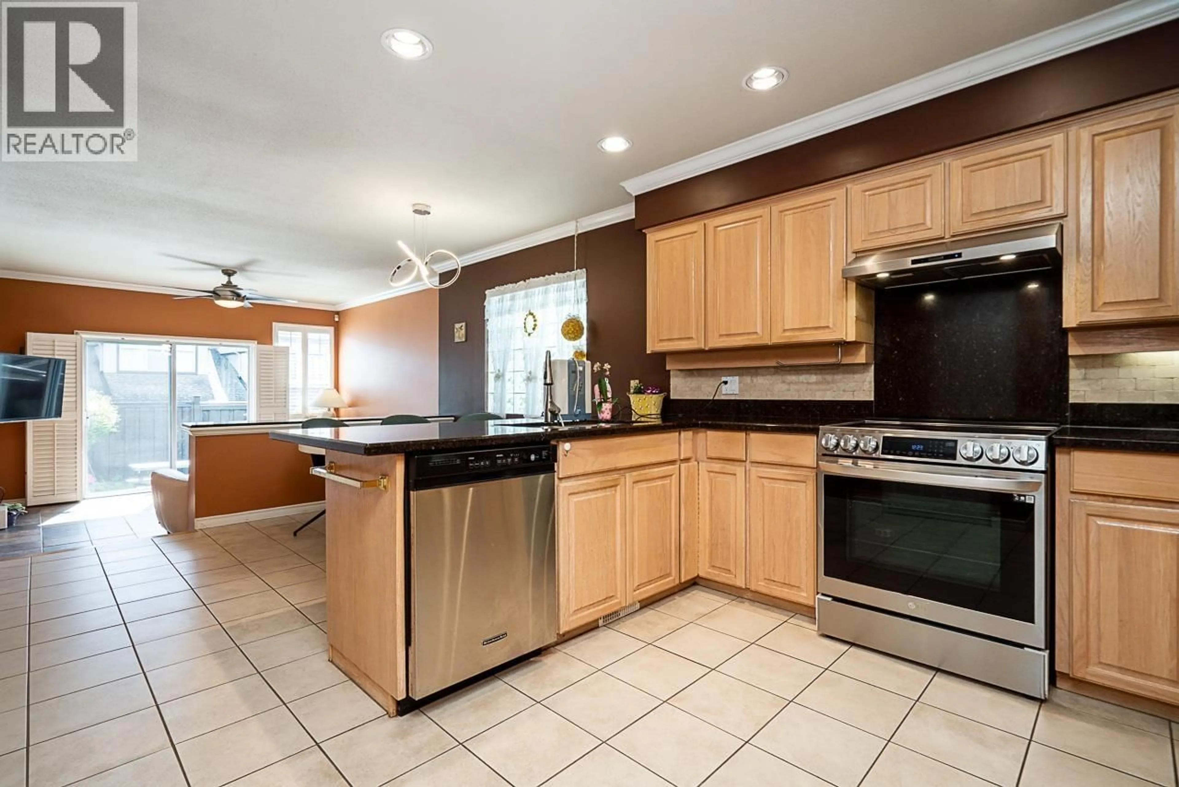 Open concept kitchen, ceramic/tile floor for 18 - 788 CITADEL DRIVE, Port Coquitlam British Columbia V3C6G9