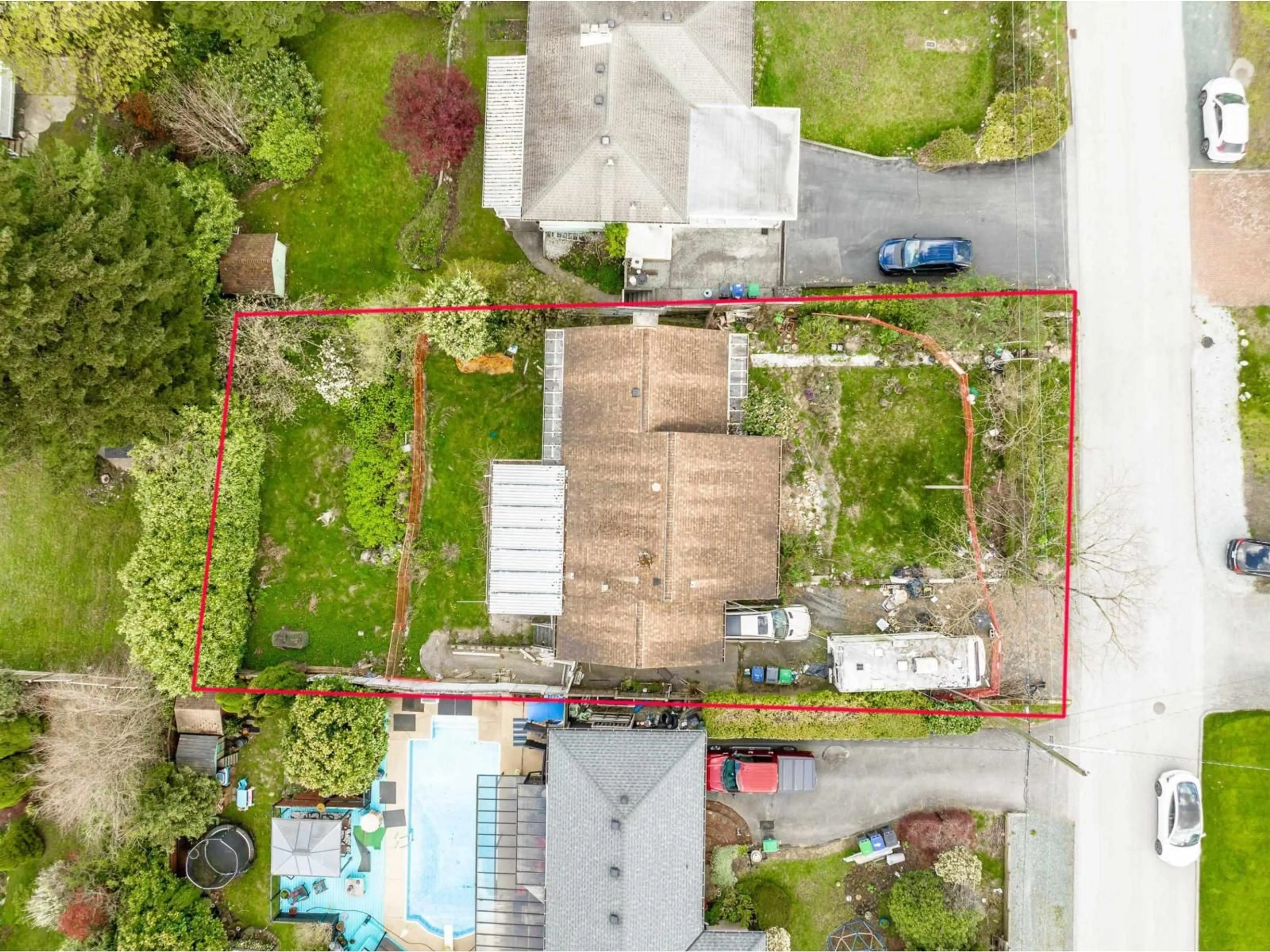 A pic from outside/outdoor area/front of a property/back of a property/a pic from drone, street for 10259 124A STREET, Surrey British Columbia V3V4W7