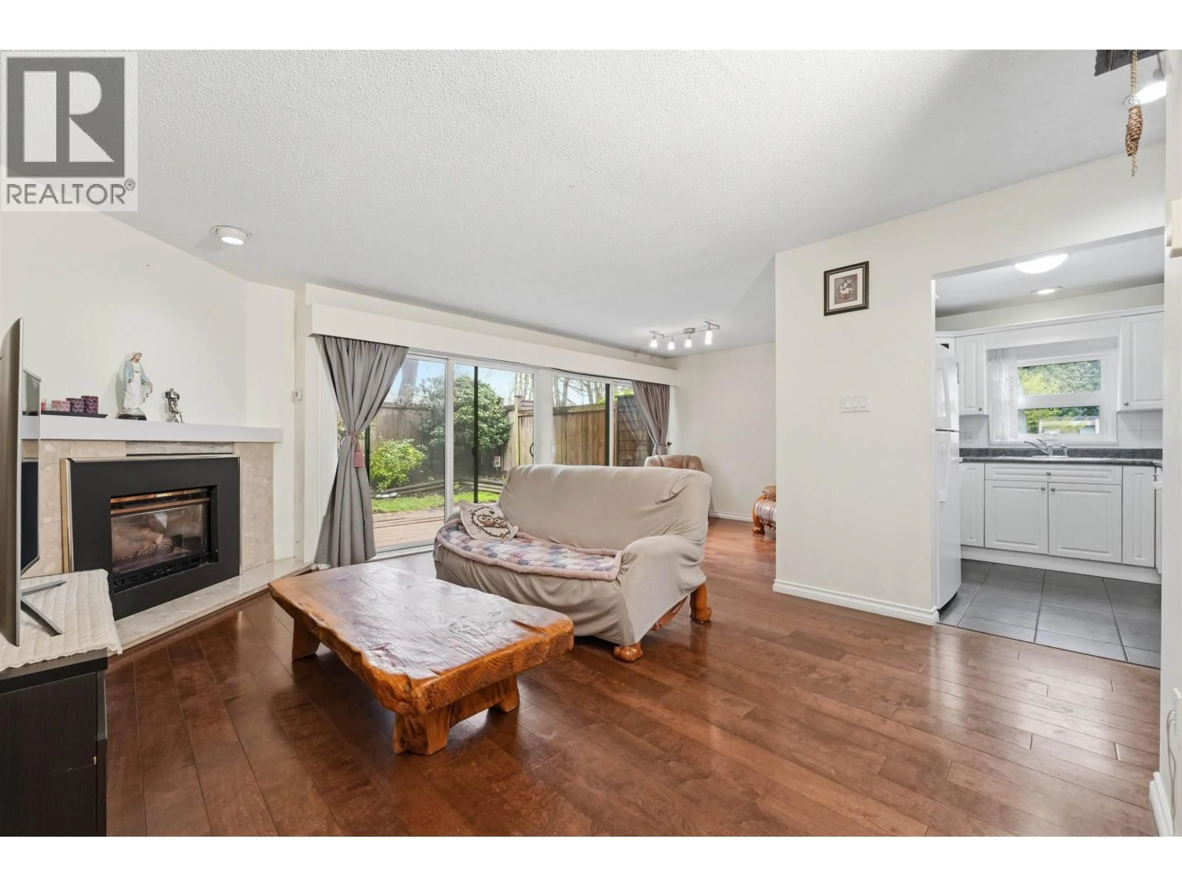 Living room with furniture, wood/laminate floor for 4290 BRIDGEWATER CRESCENT, Burnaby British Columbia V3N4M7