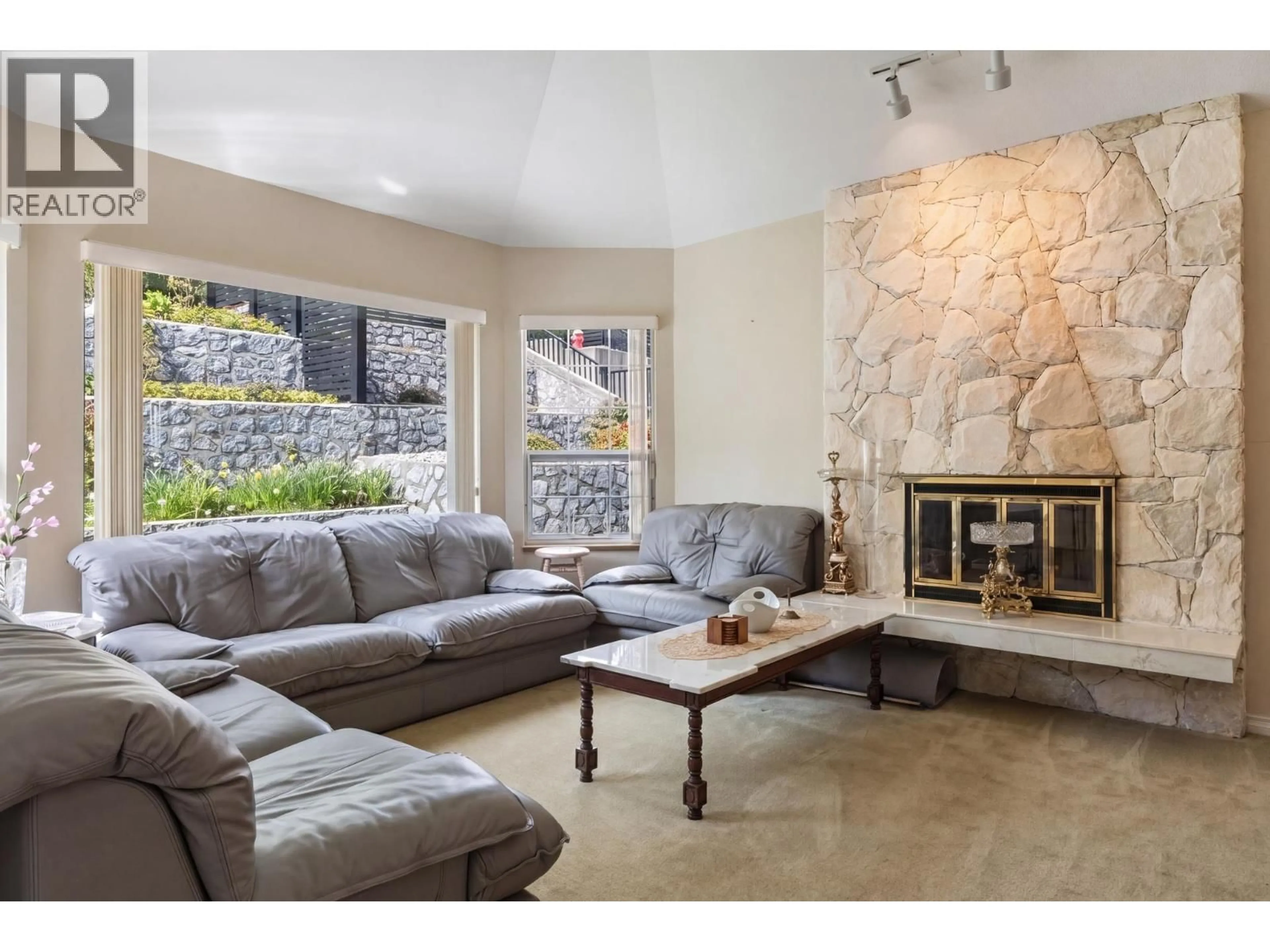 Living room with furniture, unknown for 547 TEMPE CRESCENT, North Vancouver British Columbia V7N1E7