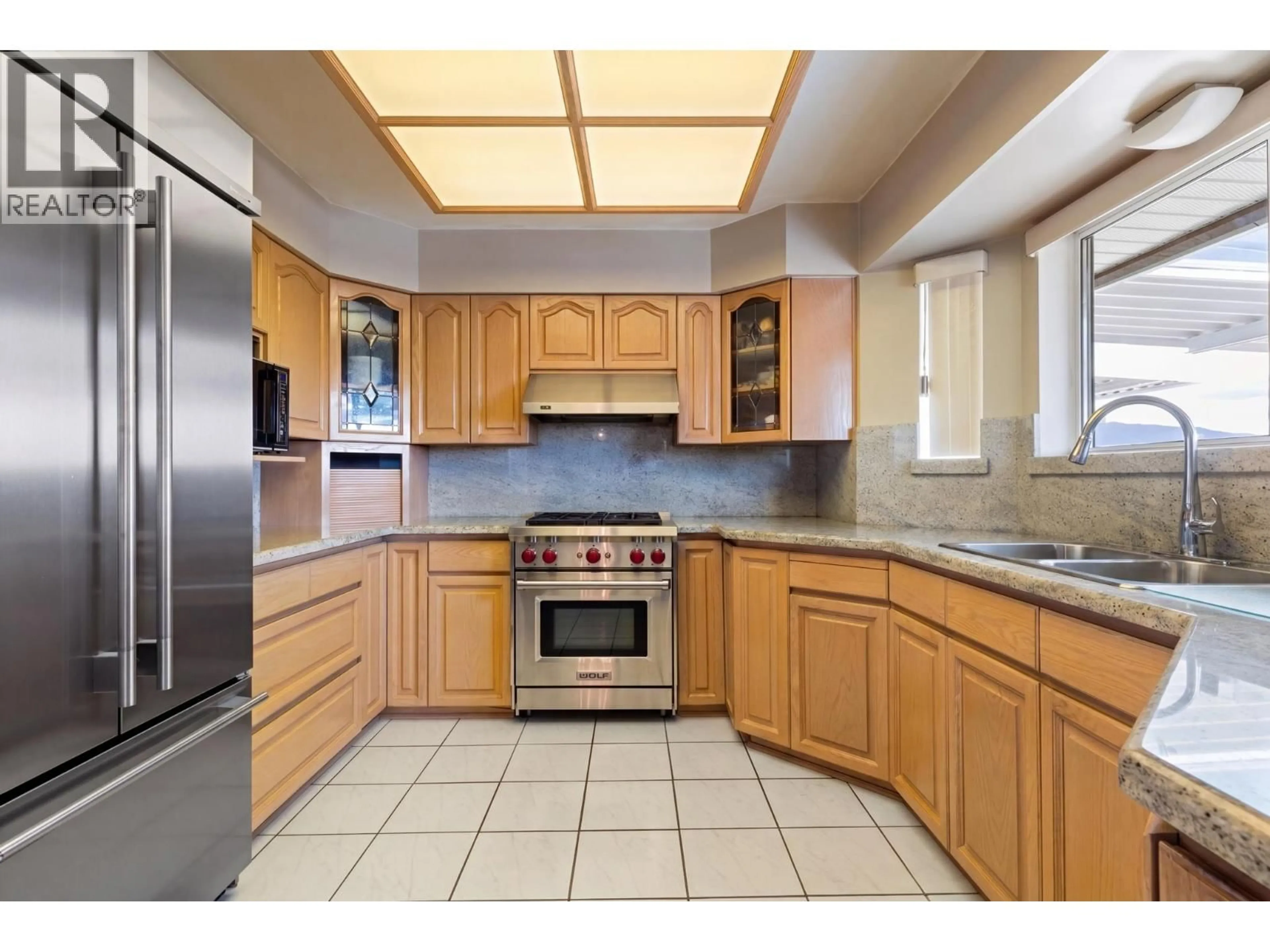 Standard kitchen, ceramic/tile floor for 547 TEMPE CRESCENT, North Vancouver British Columbia V7N1E7