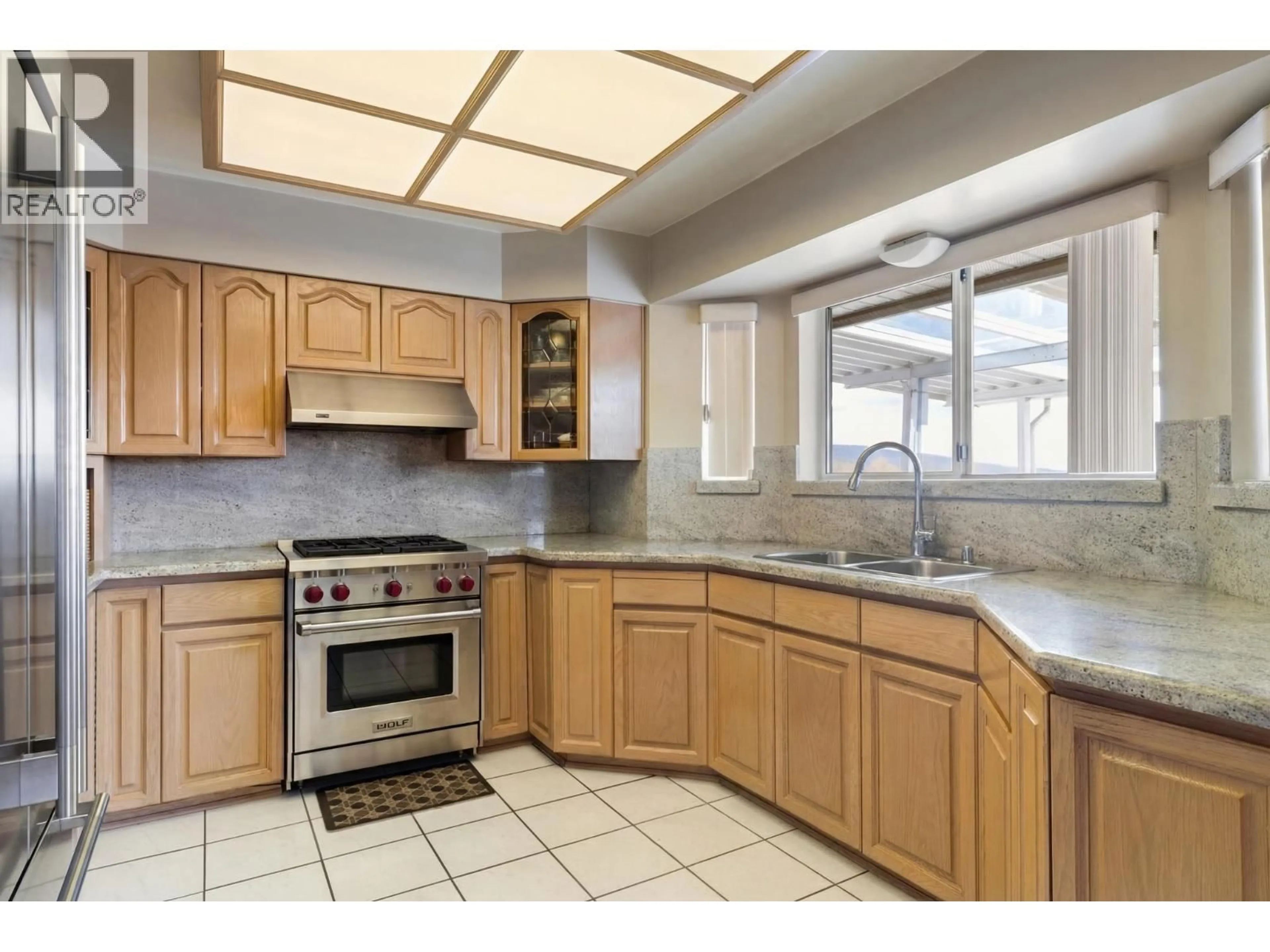 Standard kitchen, ceramic/tile floor for 547 TEMPE CRESCENT, North Vancouver British Columbia V7N1E7