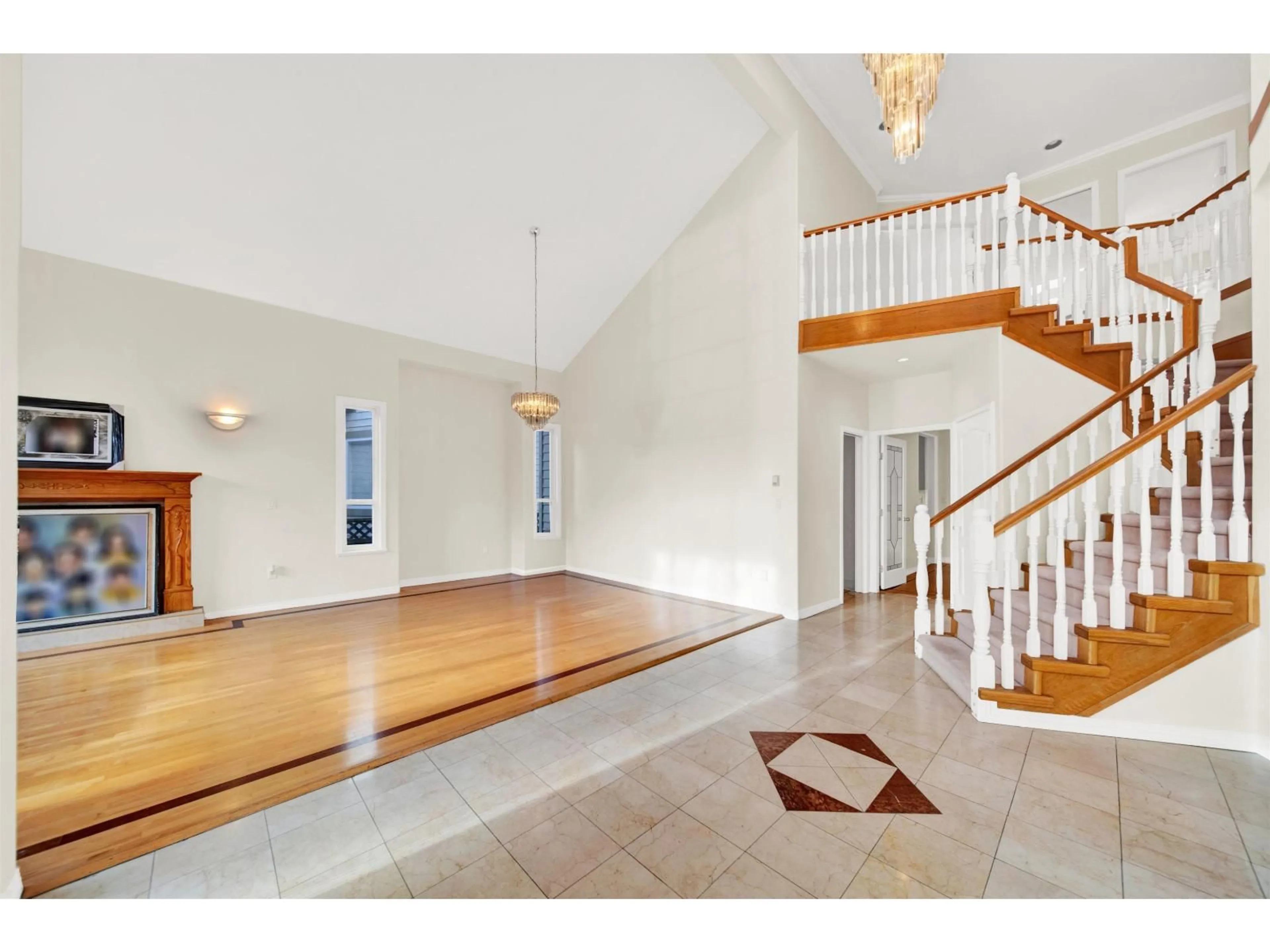 Indoor foyer for 6748 CHATEAU COURT, Delta British Columbia V4E3M7