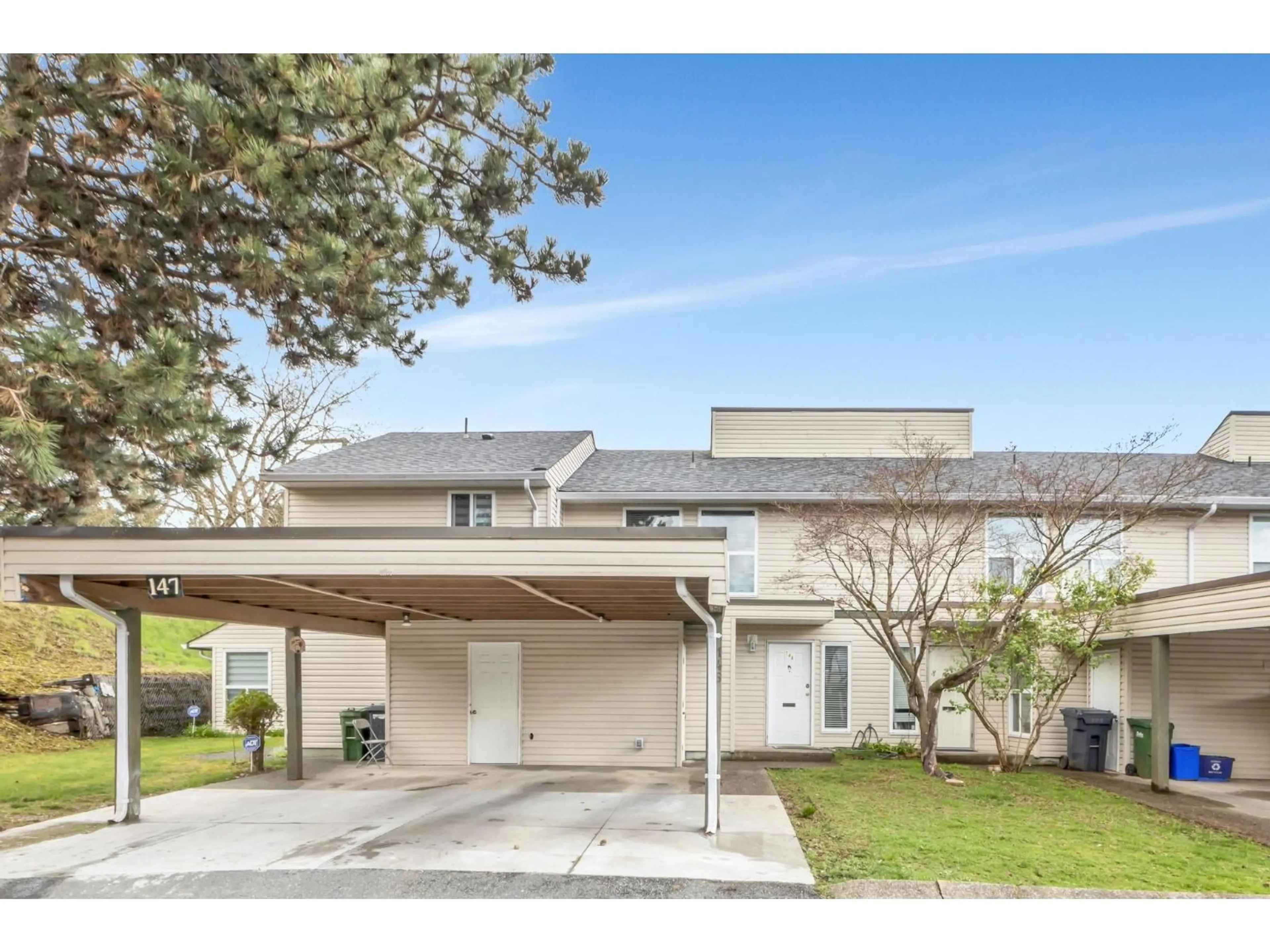 A pic from outside/outdoor area/front of a property/back of a property/a pic from drone, street for 146 - 32550 MACLURE ROAD, Abbotsford British Columbia V2T4N3