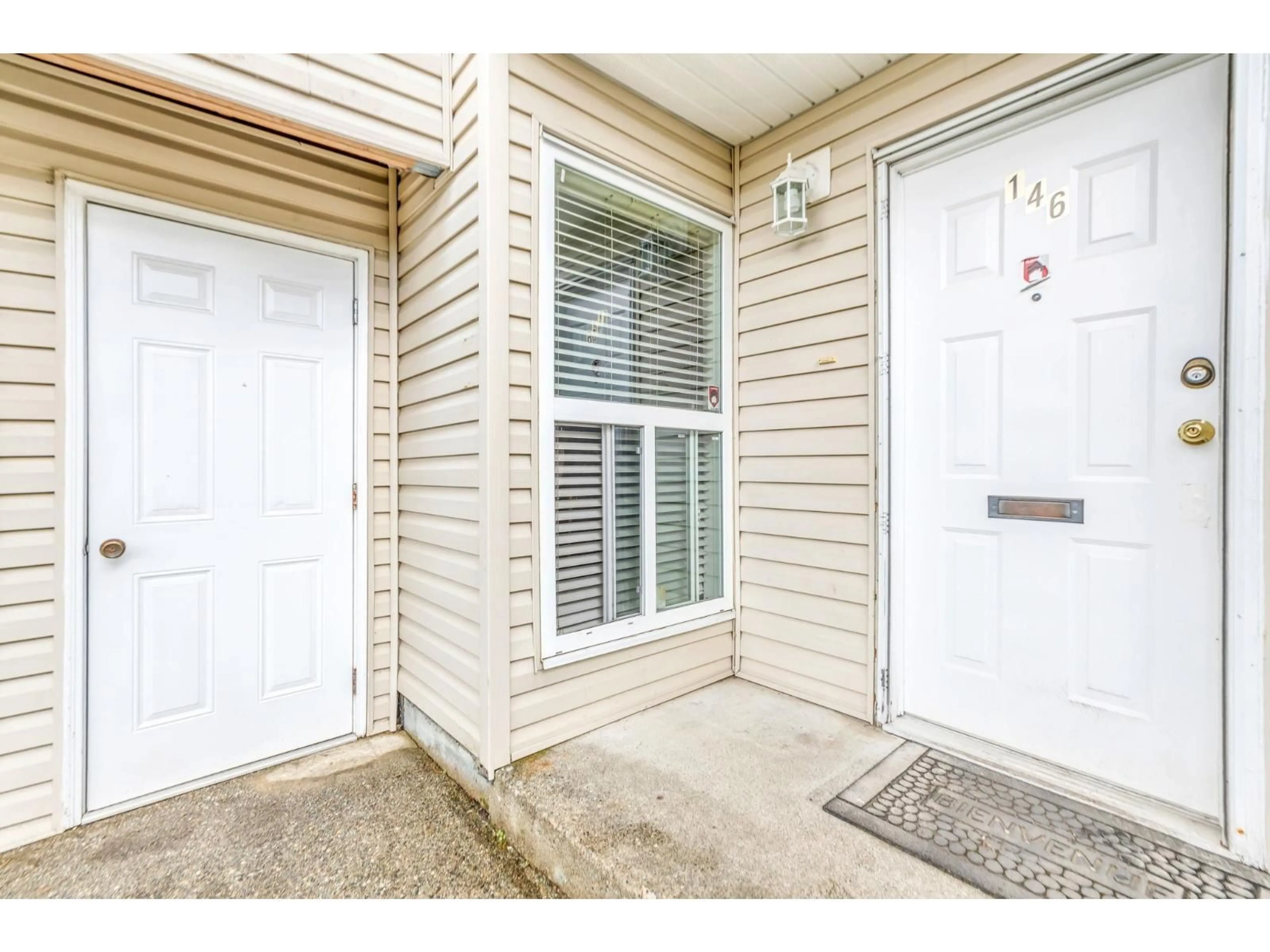 Indoor entryway for 146 - 32550 MACLURE ROAD, Abbotsford British Columbia V2T4N3