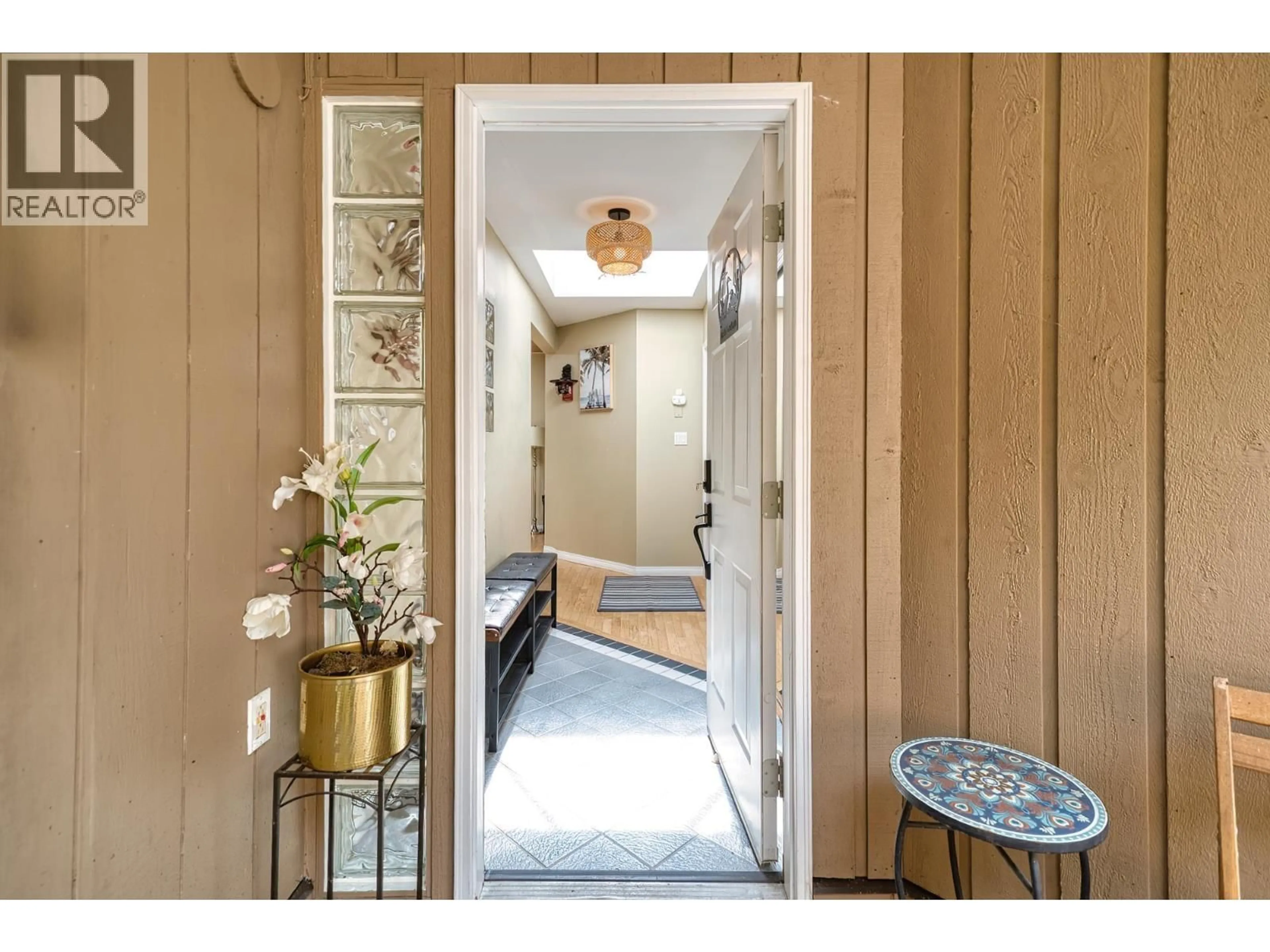 Indoor entryway for 1849 NORTH ROAD, Gibsons British Columbia V0N1V1