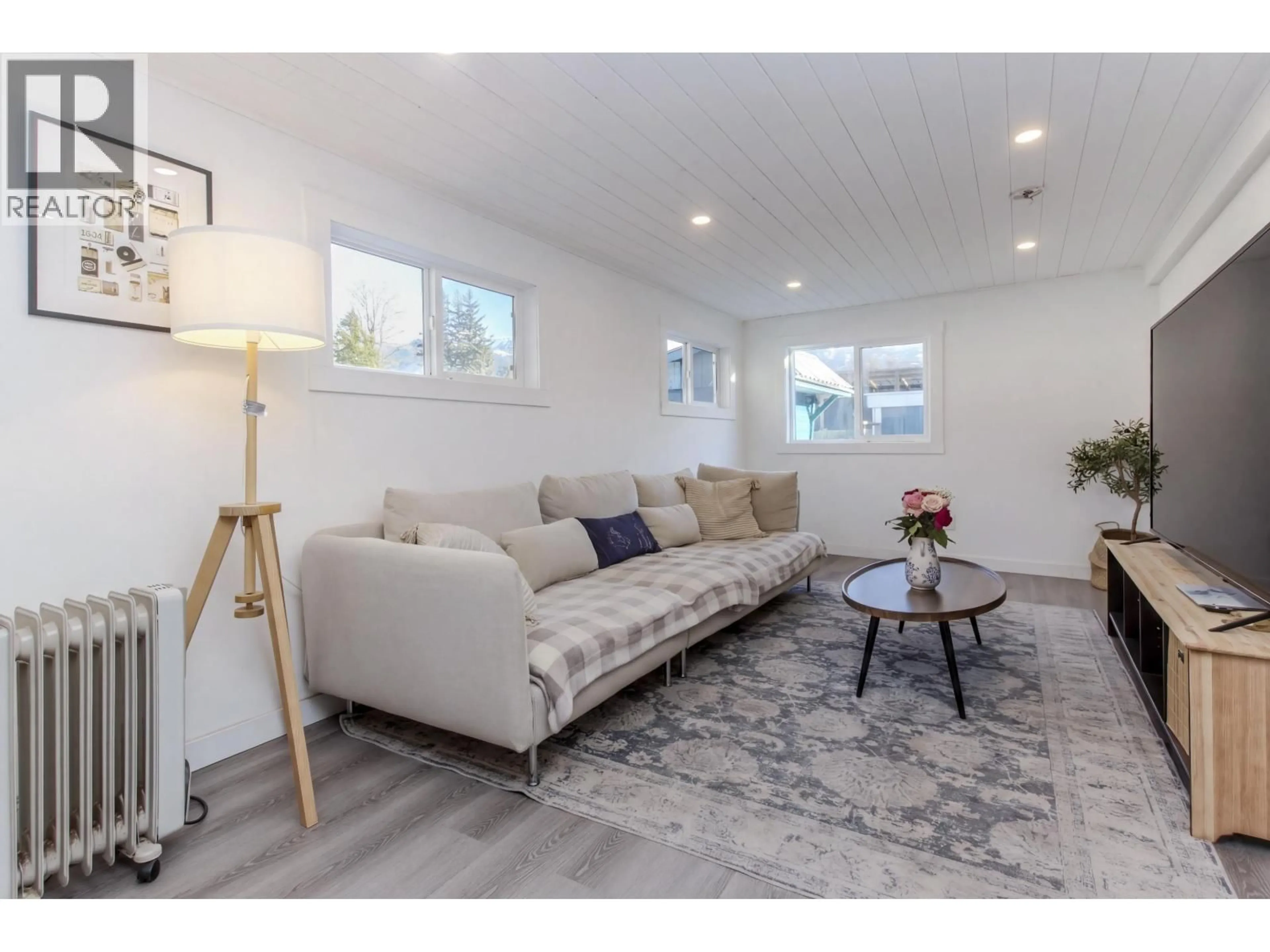 Living room with furniture, unknown for 24 - 40157 GOVERNMENT ROAD, Squamish British Columbia V8B0N7