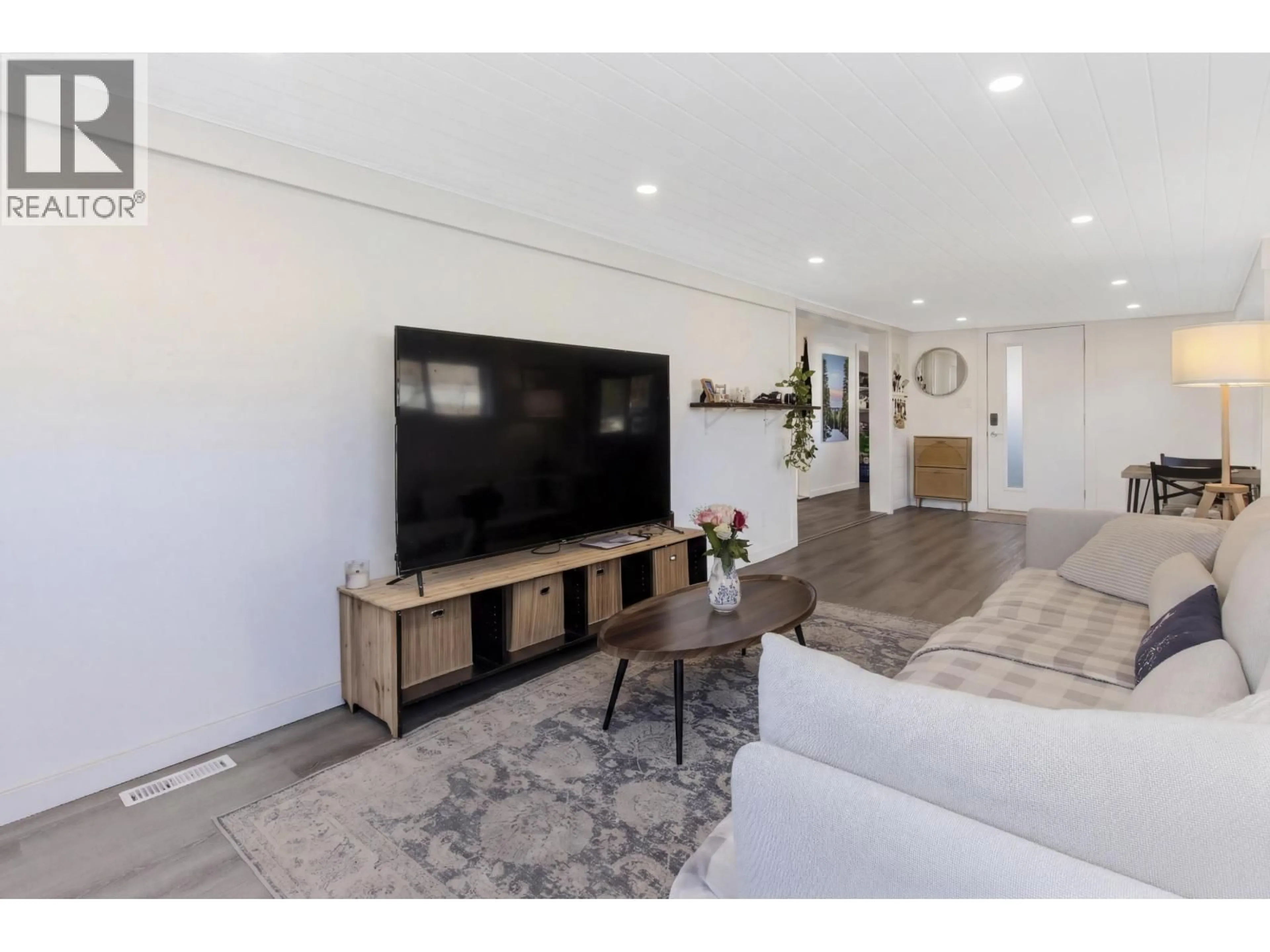 Home theater for 24 - 40157 GOVERNMENT ROAD, Squamish British Columbia V8B0N7