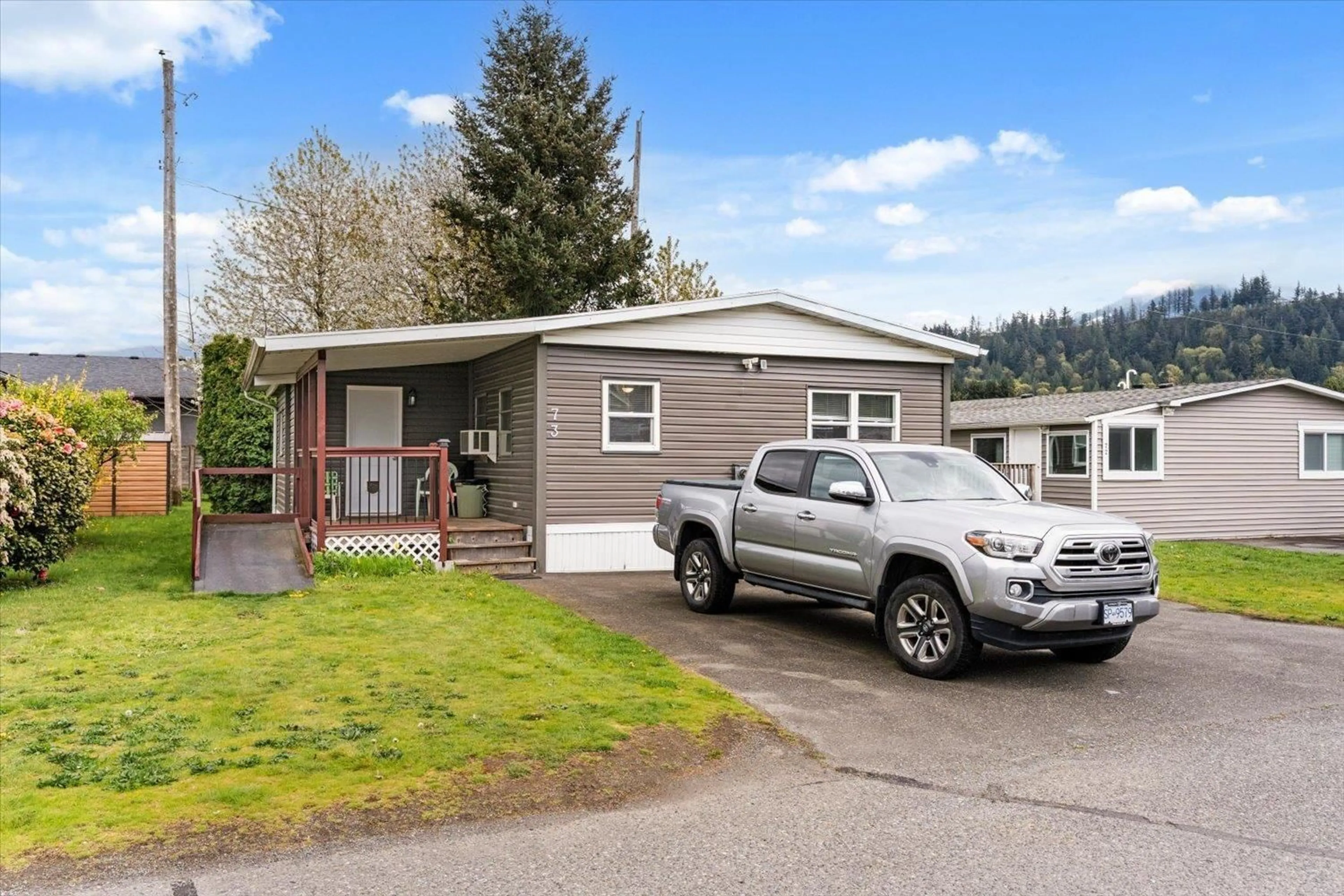 Home with vinyl exterior material, street for 73 - 45640 WATSON ROAD, Chilliwack British Columbia V2R3P8