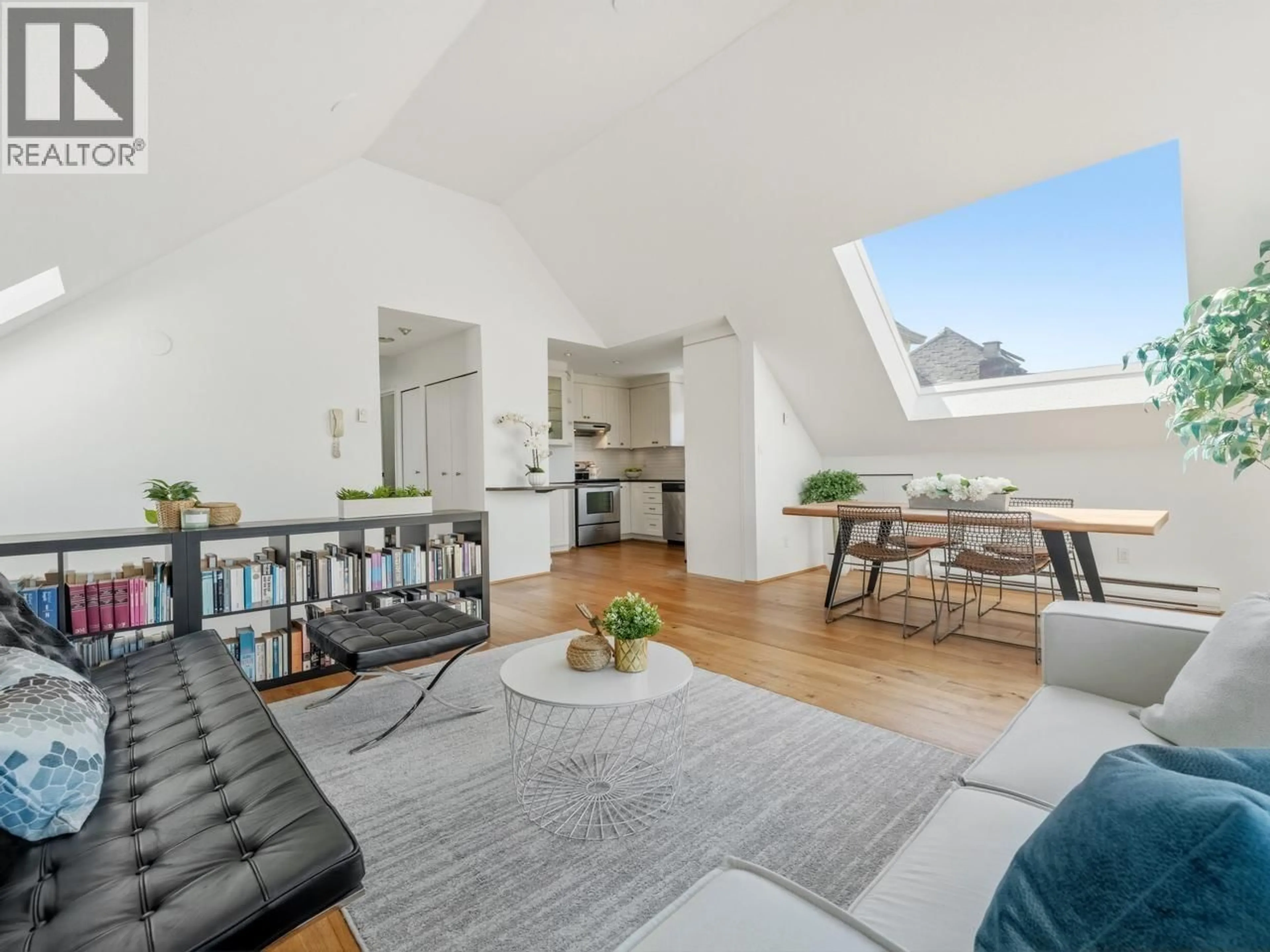 Living room with furniture, unknown for 6 - 335 13TH AVENUE, Vancouver British Columbia V5Y1W2