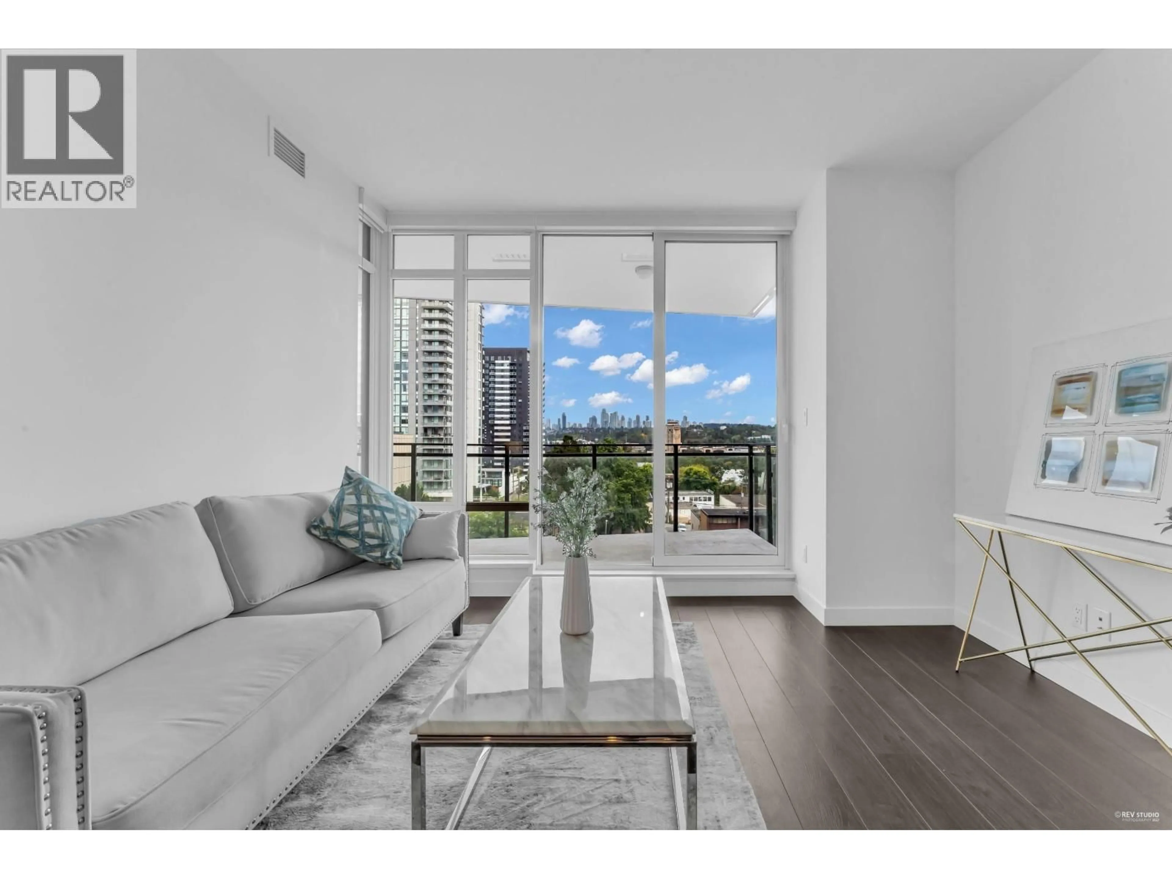 Living room with furniture, unknown for 507 - 2085 SKYLINE COURT, Burnaby British Columbia V5C0M6